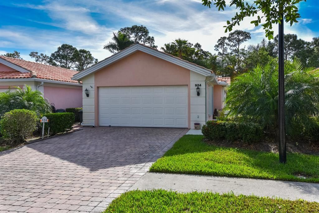 Photo of 924 SW Tamarrow Place, Stuart, FL 34997 (MLS # R10711176)