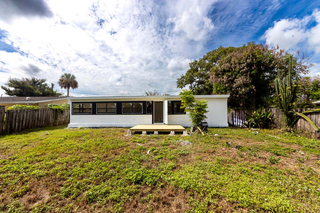 Photo of 2308 GEORGIA Avenue, Fort Pierce, FL 34950 (MLS # B26062291)