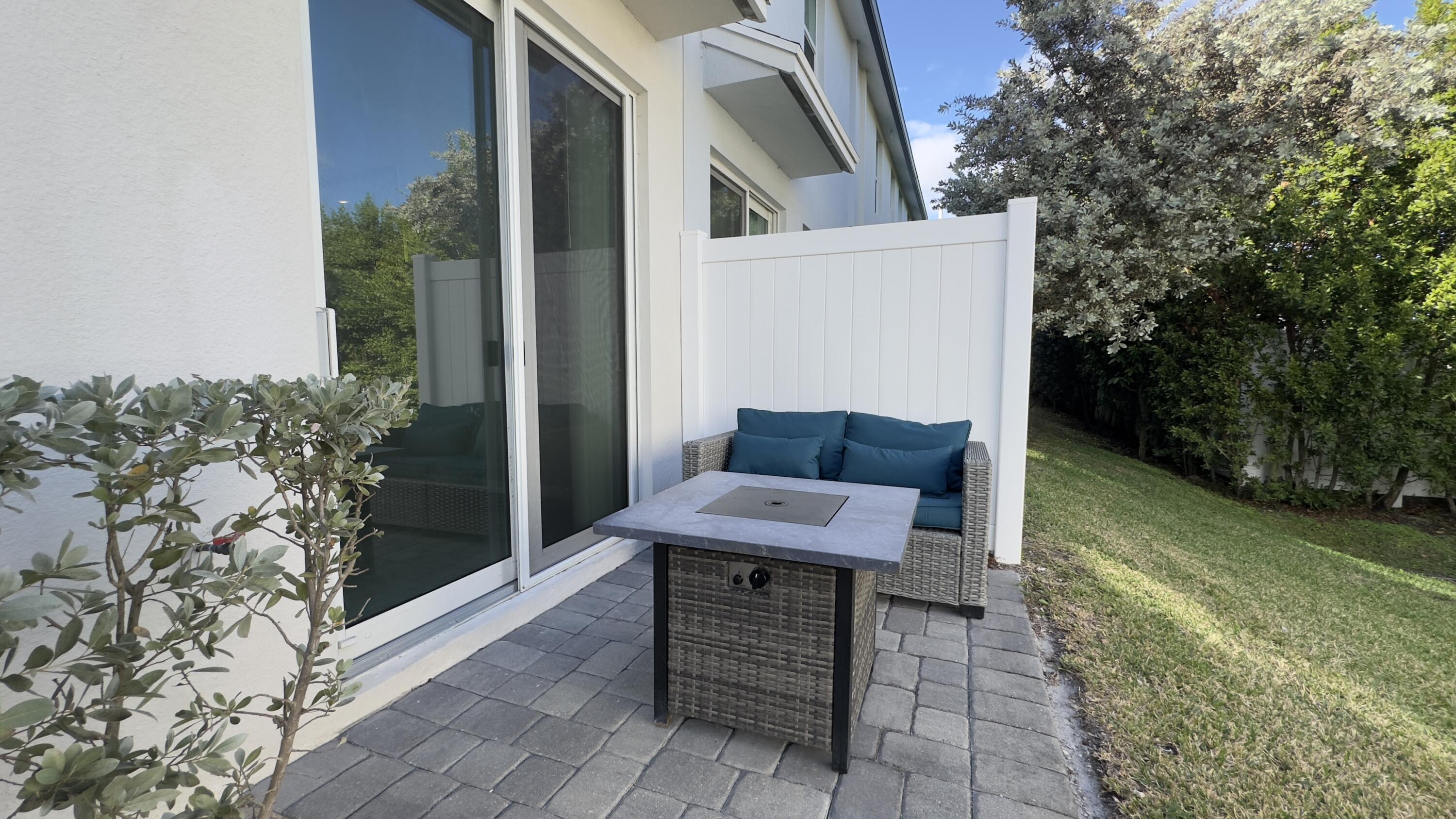 FONTANA TOWNHOMES - Residential Lease