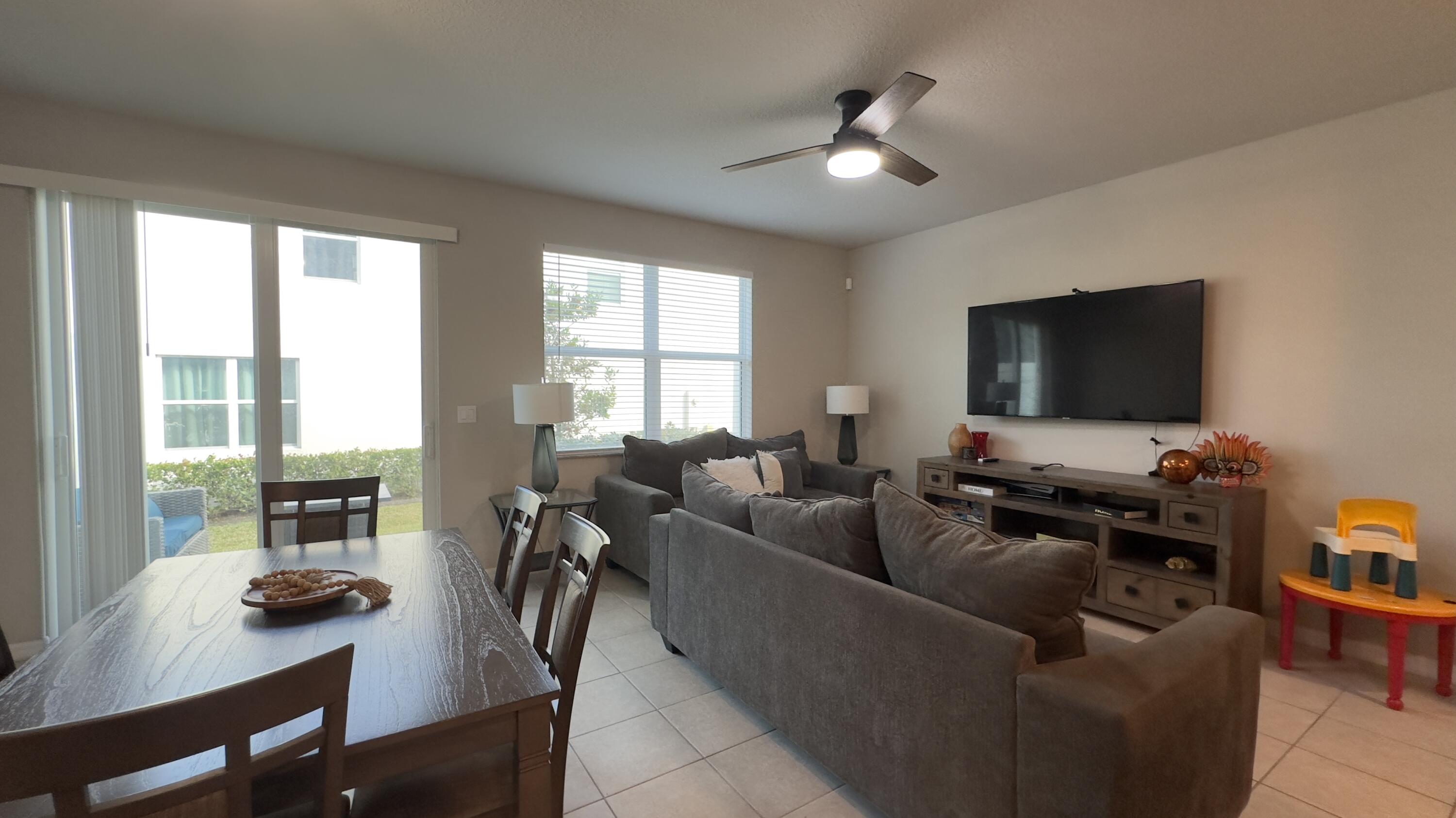 FONTANA TOWNHOMES - Residential Lease