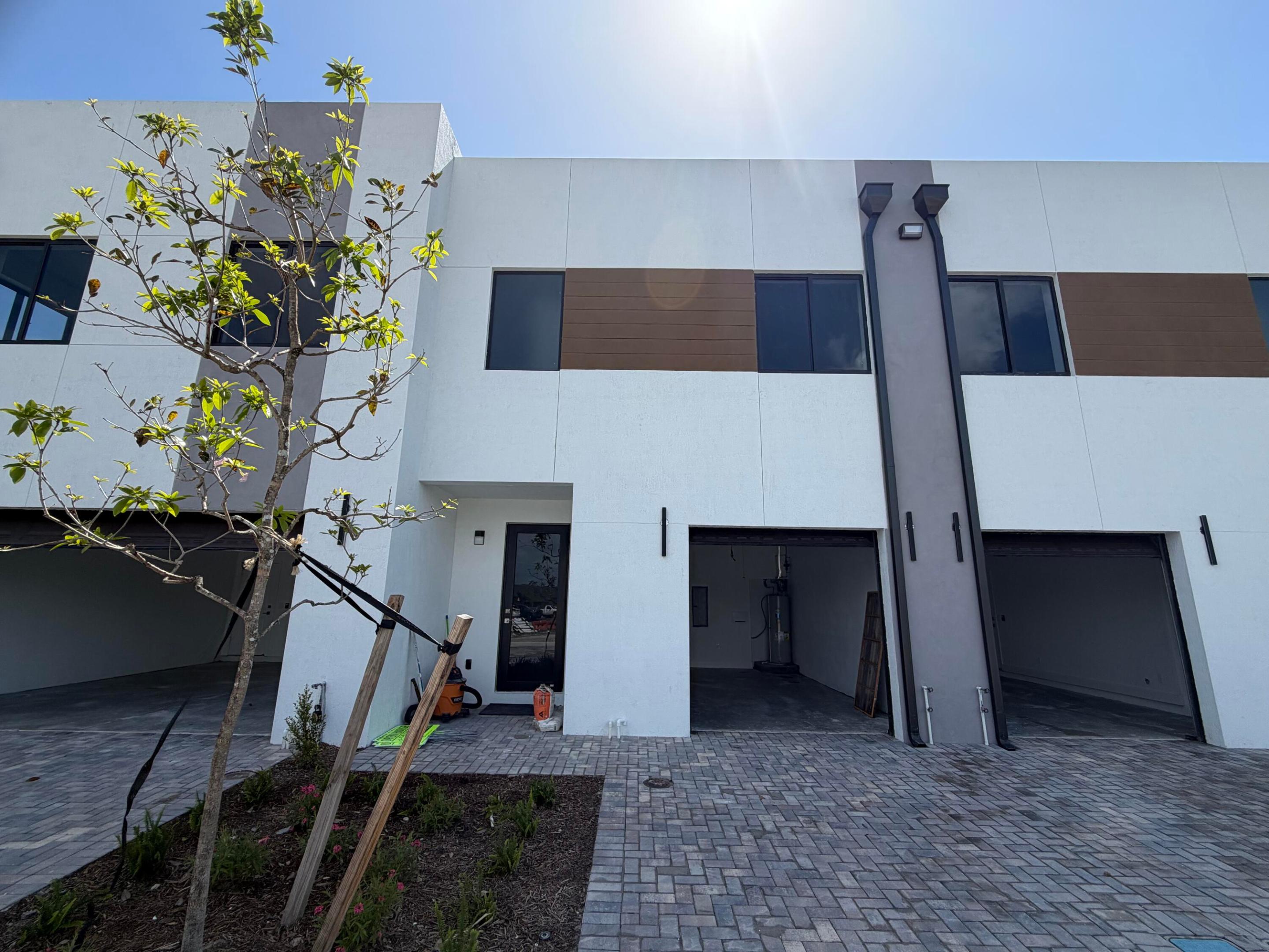 POMPANO TERRACE - Residential