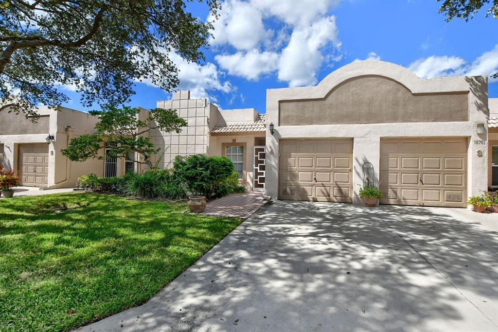 2/2 Villa,1 car garage, New AC installed 8/1/2022, eat in kitchen, Back Patio with magnificent lake view.Short walk to active clubhouse with heated pool, tennis and bocce courts, game and exercise rooms,etc.. Close to shopping,restaurants,and entertainment. This magnificent home is a must see !!!