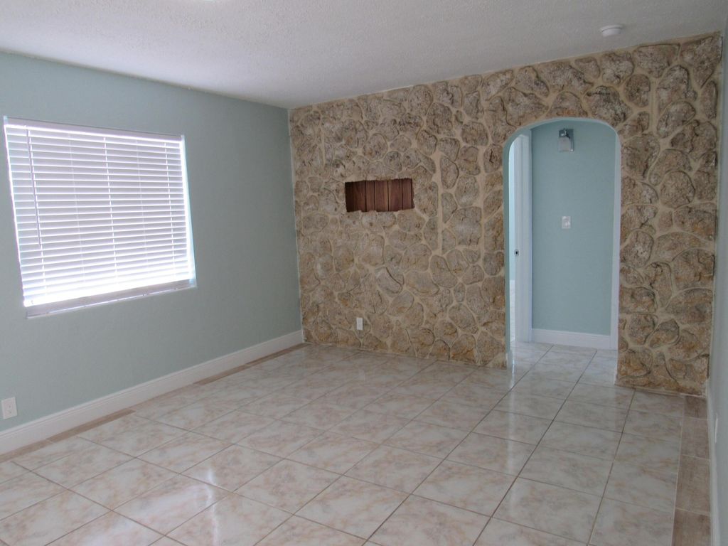 Photo of 525 Worthmore Drive #1, Lake Worth Beach, FL 33460 (MLS # R10988877)