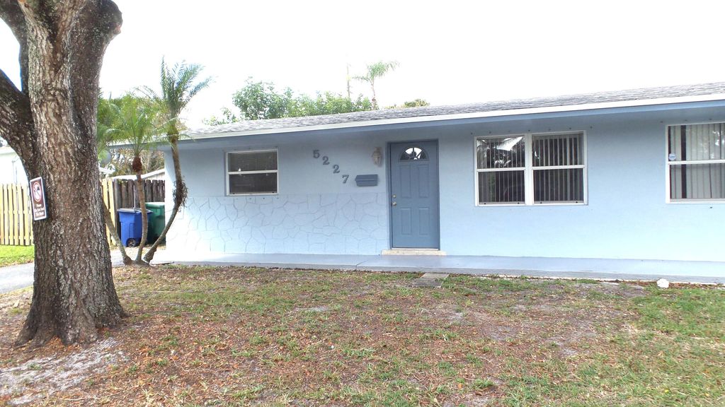 Photo of 5227 SW 94th Avenue, Cooper City, FL 33328 (MLS # B26000140)