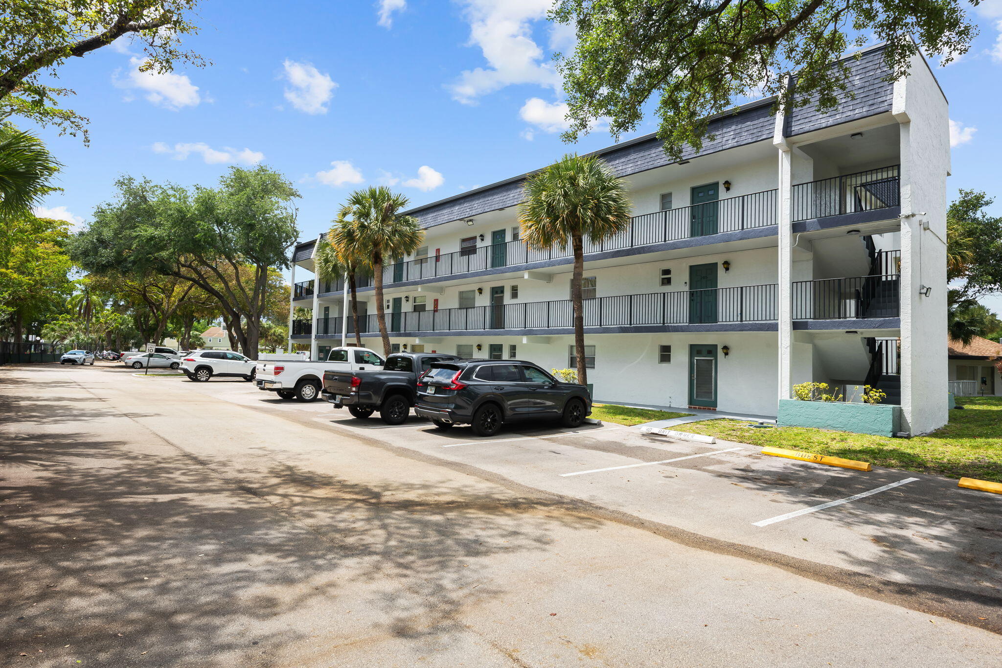 CANONGATE CONDOMINIUM - Residential