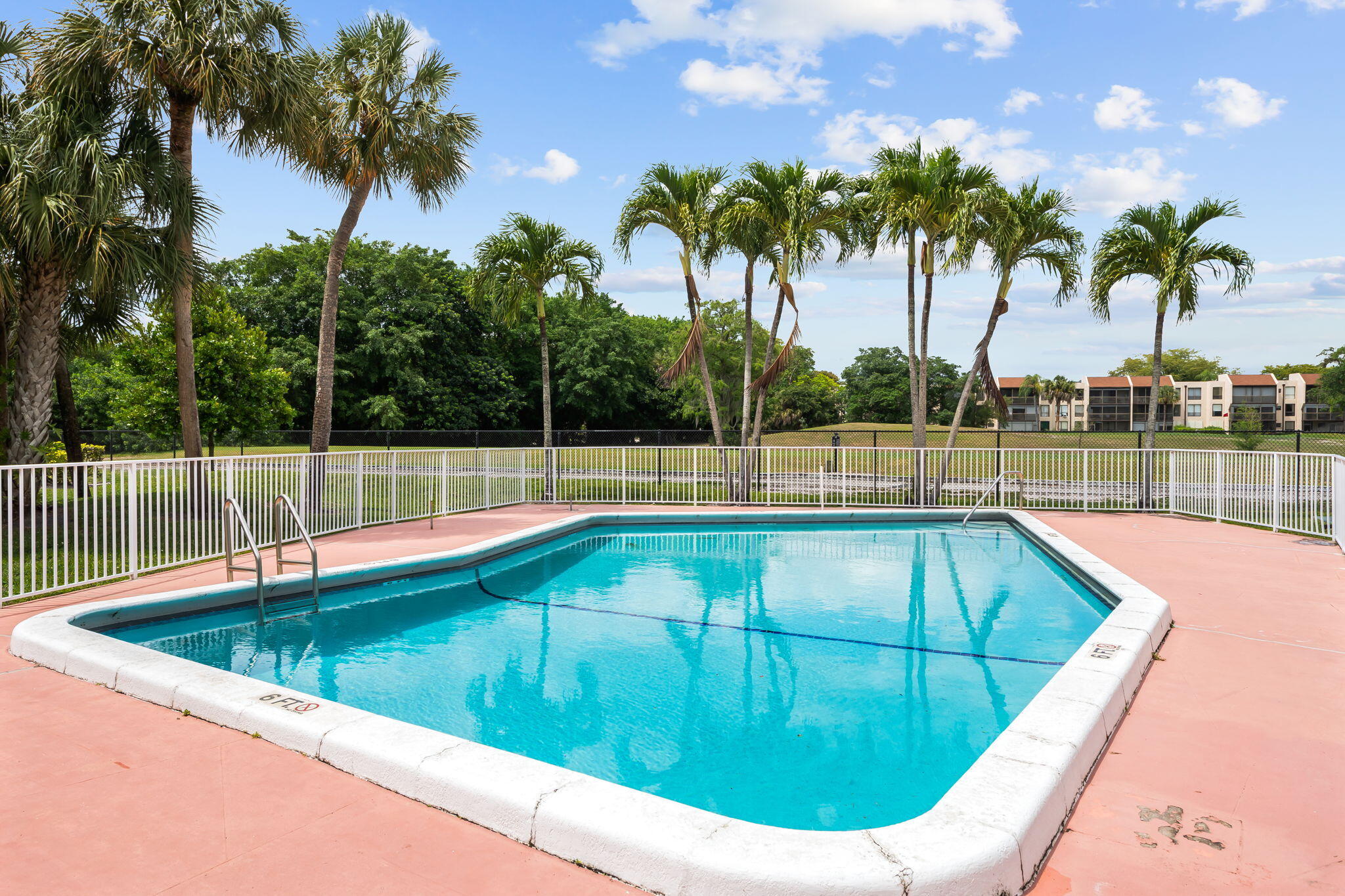 CANONGATE CONDOMINIUM - Residential