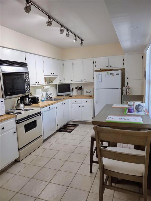 NO 92 PALM-AIRE COUNTRY CLUB - Residential Lease