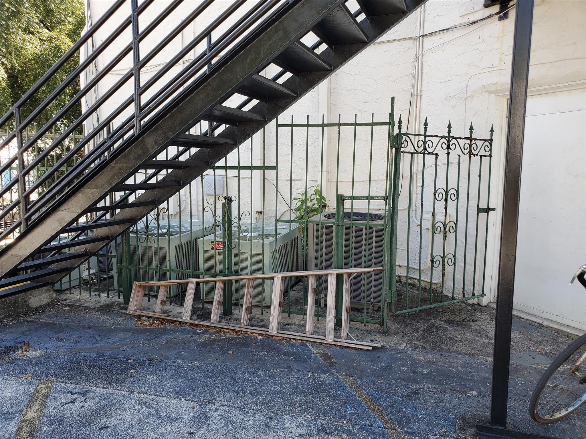 TOWN OF MODELO (DANIA) B- - Residential Lease