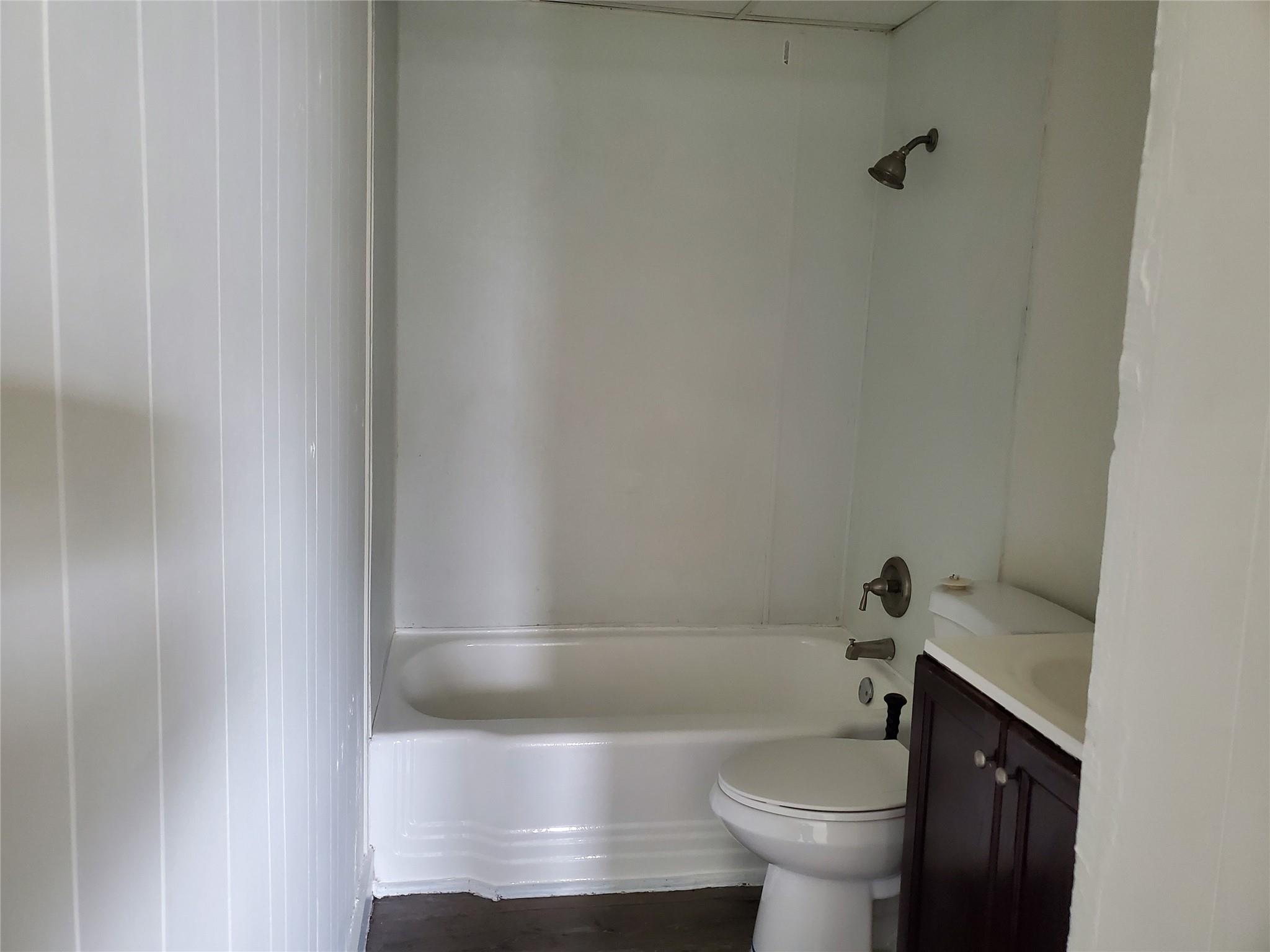TOWN OF MODELO (DANIA) B- - Residential Lease