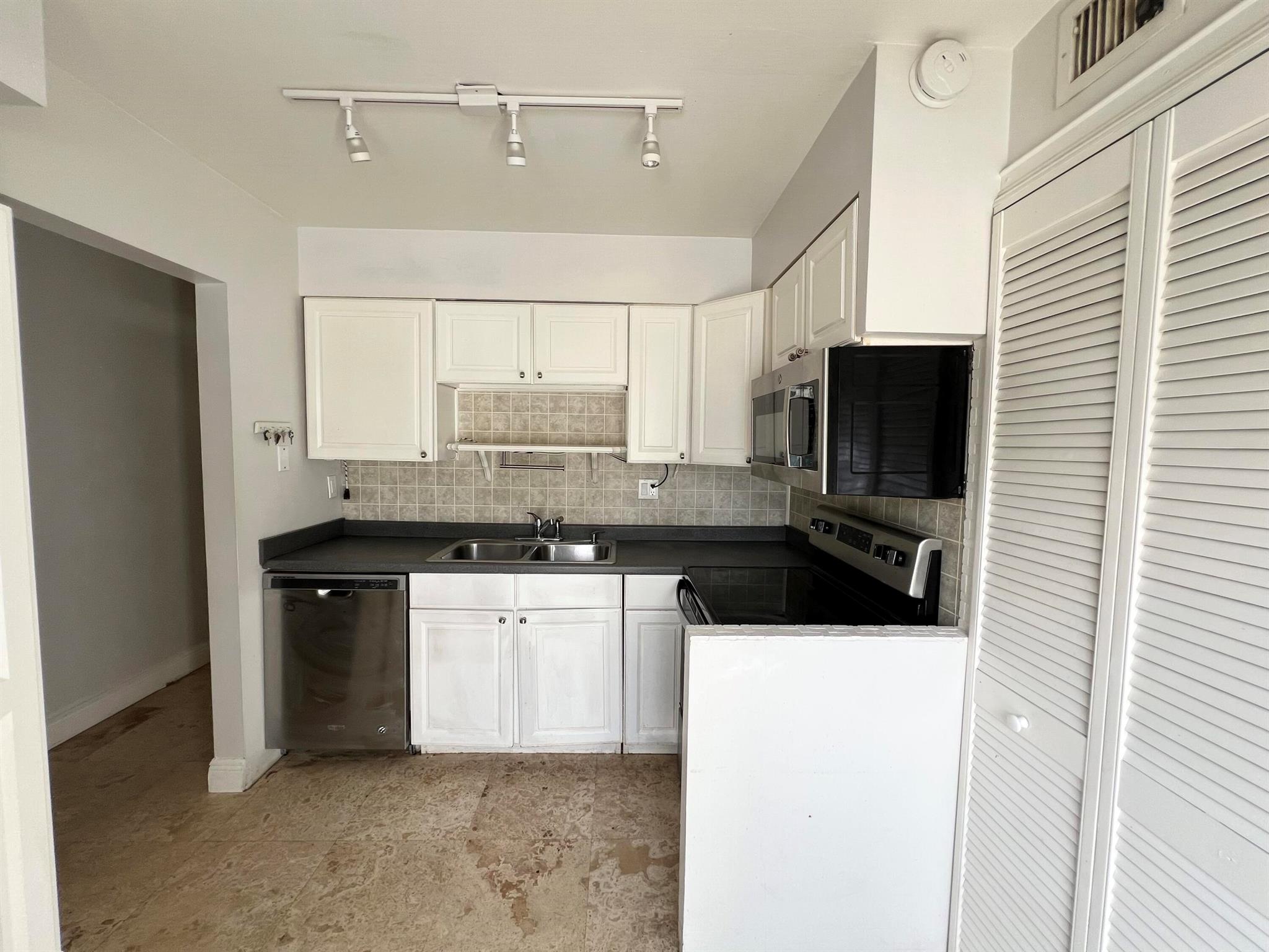 717 Gardens Drive 106