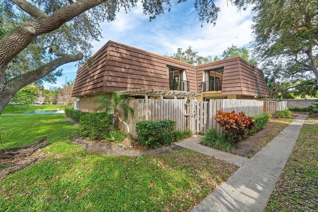 Photo of 212 2nd Lane #212, Palm Beach Gardens, FL 33418 (MLS # B26017699)