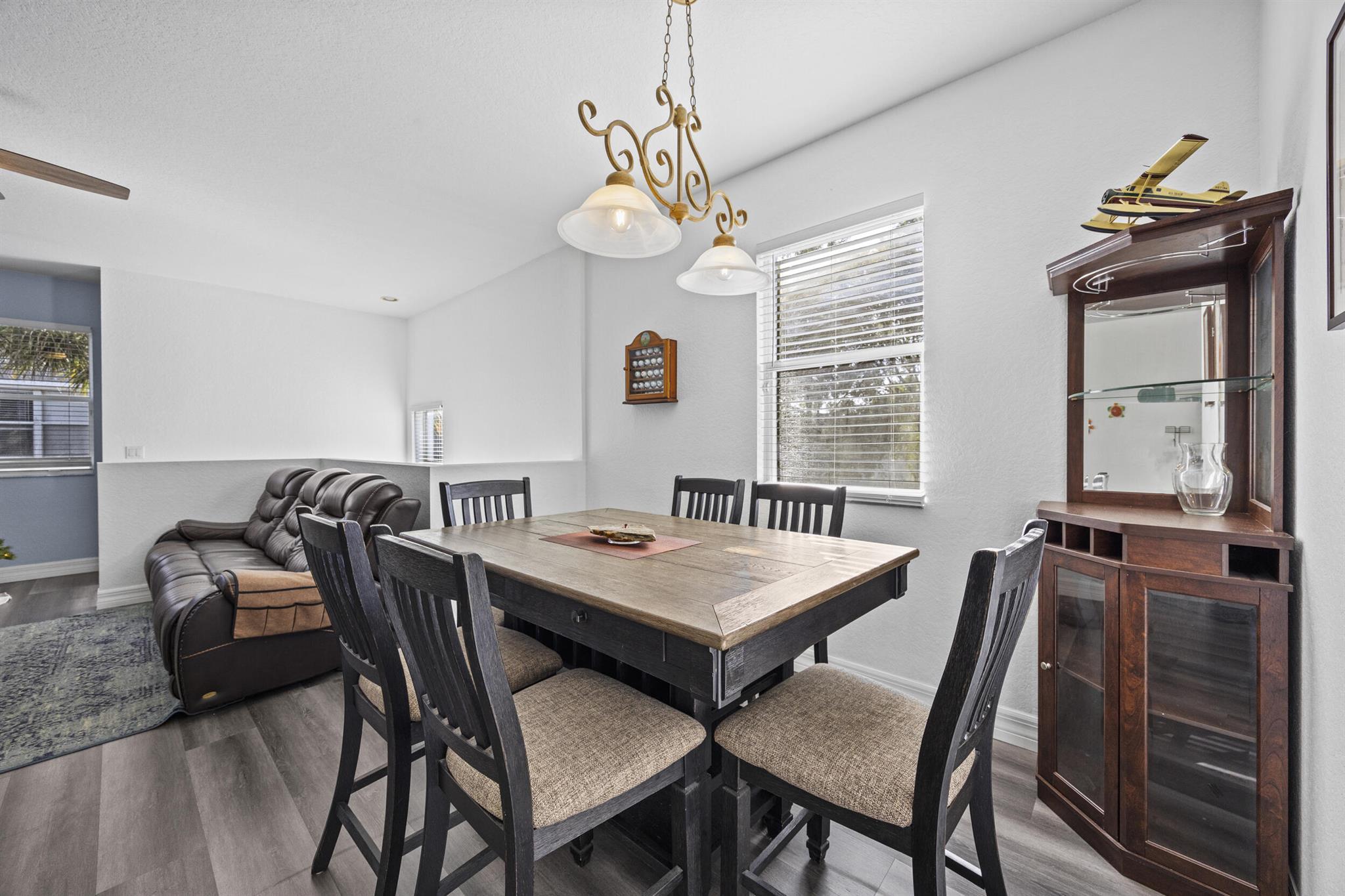 MAGNOLIA BAY CONDOMIMIUM - Residential Lease