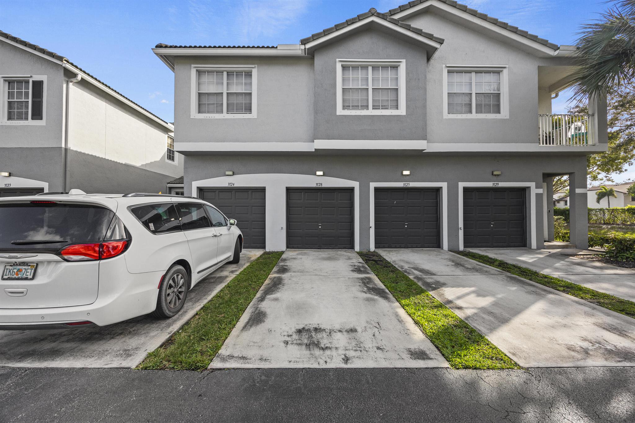 MAGNOLIA BAY CONDOMIMIUM - Residential Lease