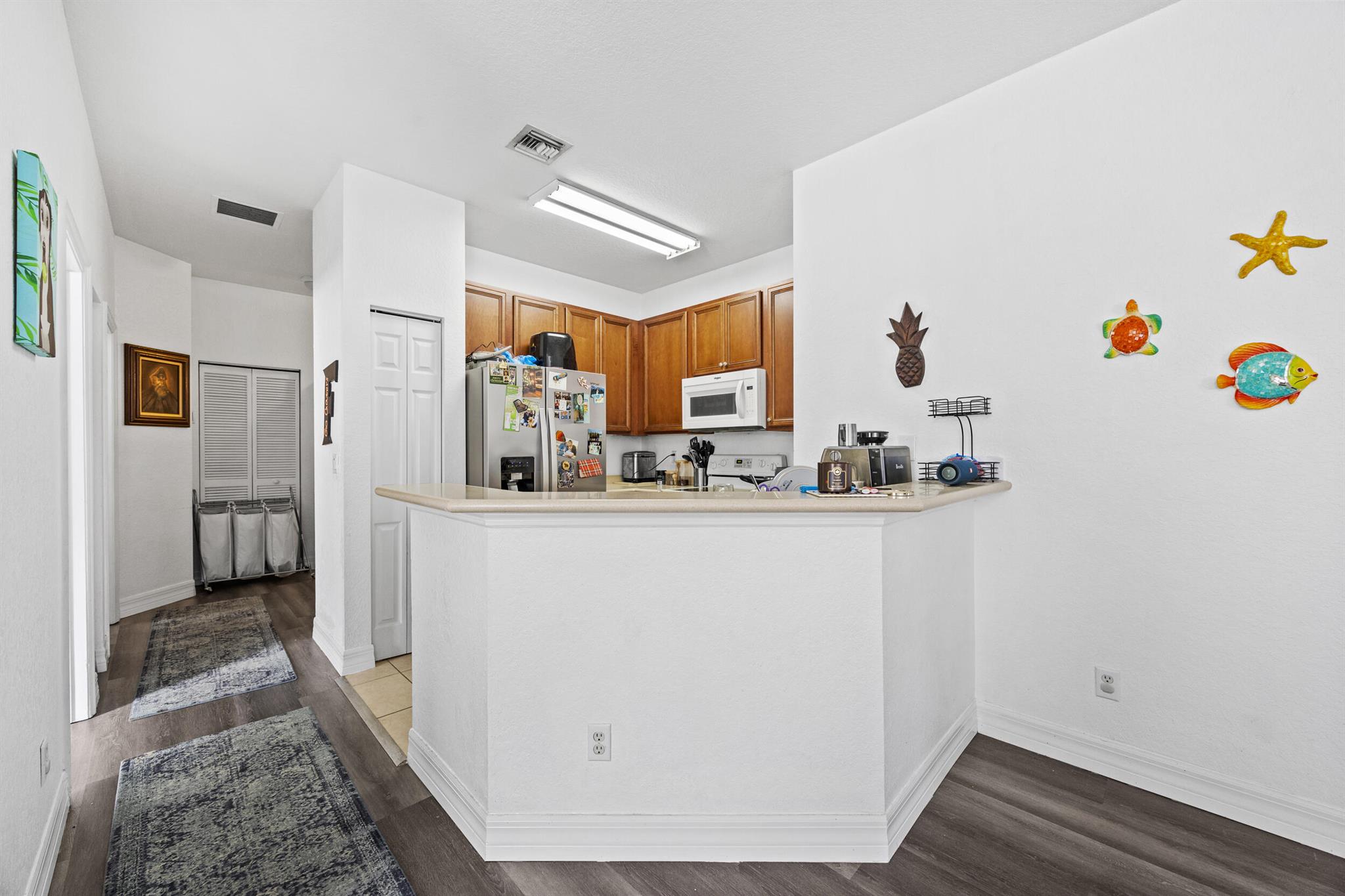 MAGNOLIA BAY CONDOMIMIUM - Residential Lease