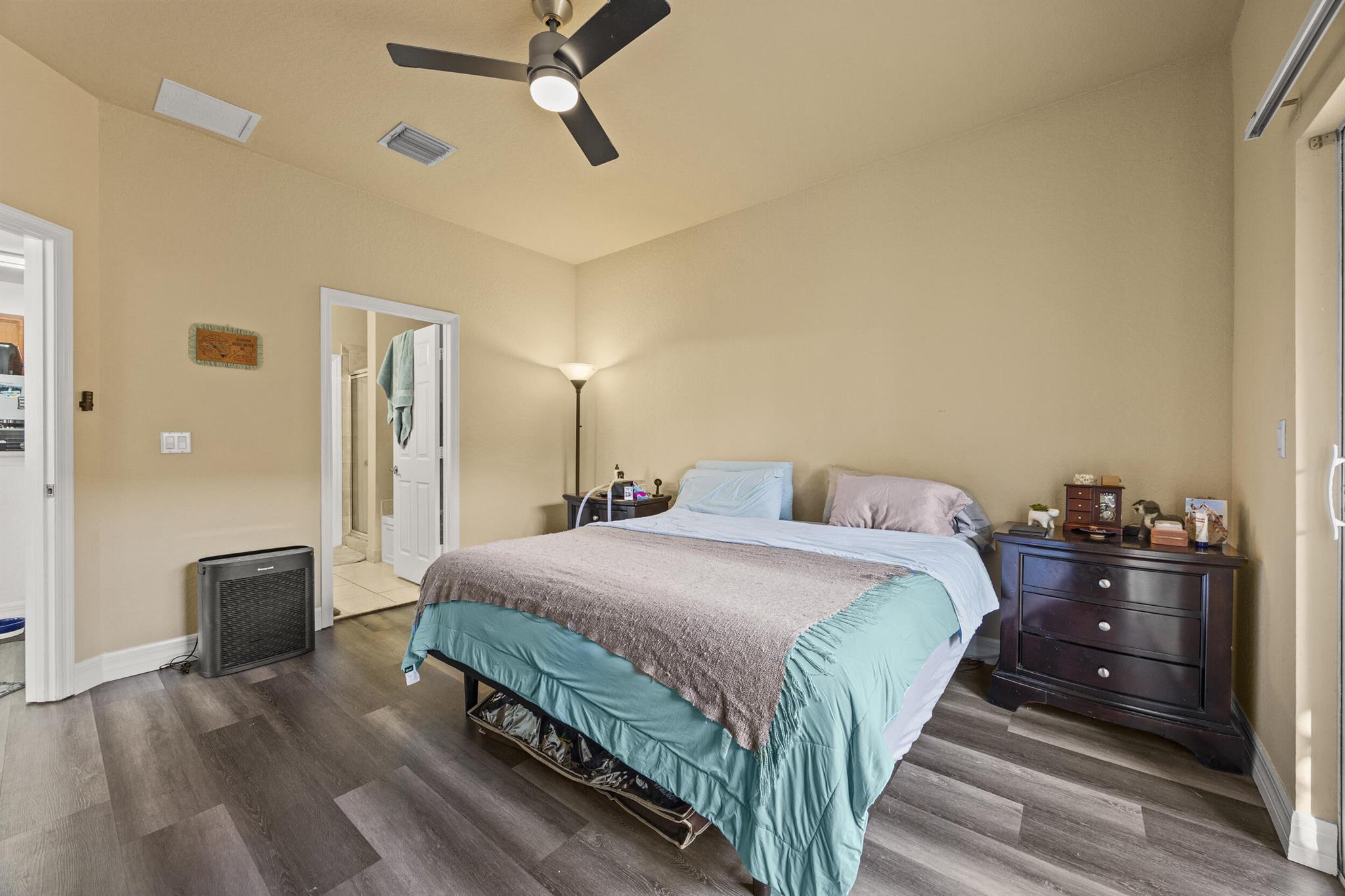 MAGNOLIA BAY CONDOMIMIUM - Residential Lease