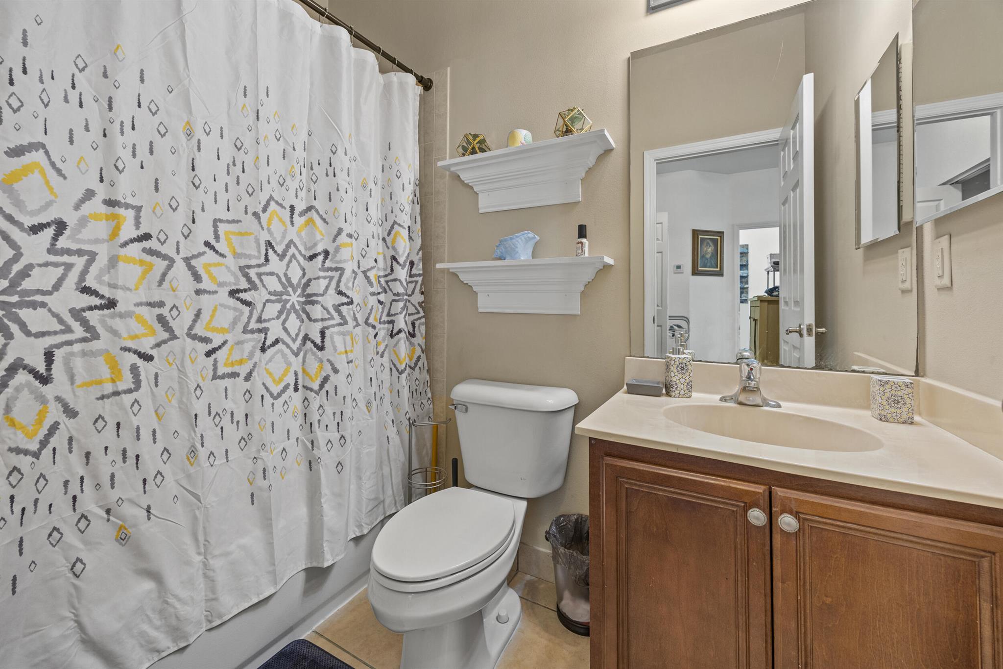 MAGNOLIA BAY CONDOMIMIUM - Residential Lease