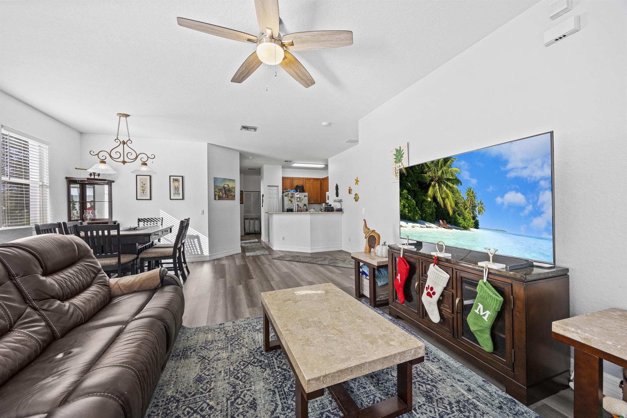 MAGNOLIA BAY CONDOMIMIUM - Residential Lease