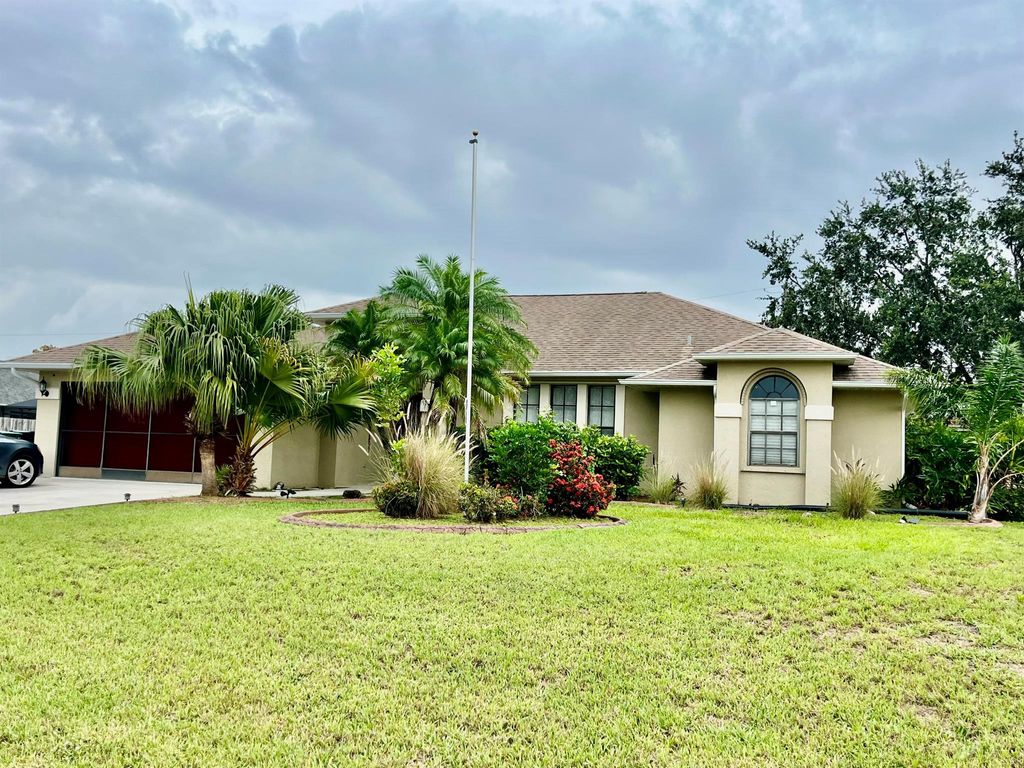Photo of 3103 SE Mall Terrace S, Port Saint Lucie, FL 34984 (MLS # R11092669)