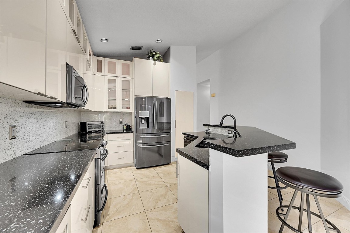 WYNDHAM LAKES/MAYFAIR - Residential