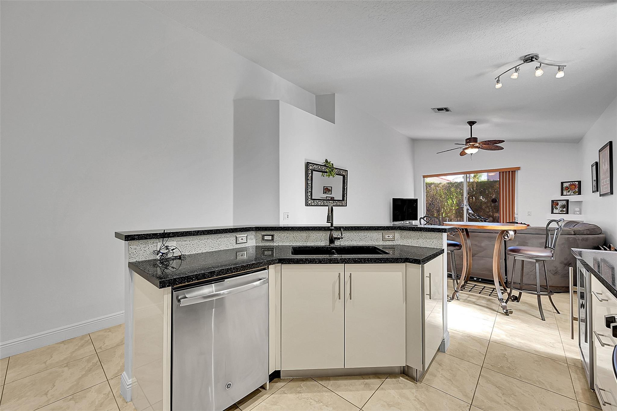 WYNDHAM LAKES/MAYFAIR - Residential