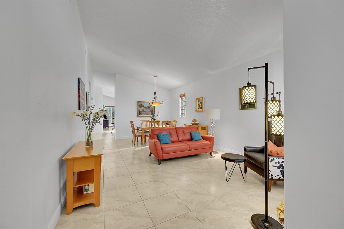 WYNDHAM LAKES/MAYFAIR - Residential