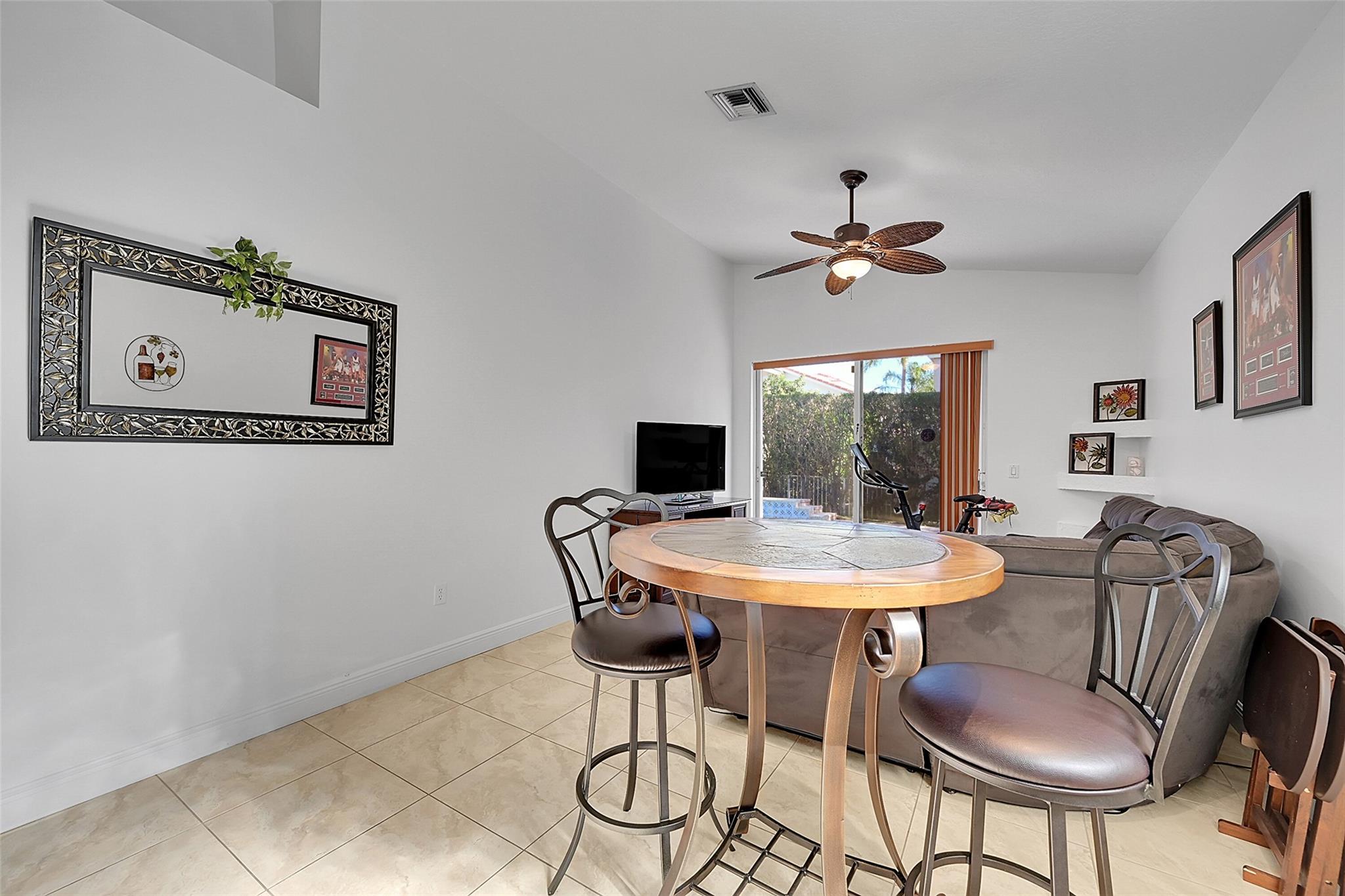 WYNDHAM LAKES/MAYFAIR - Residential