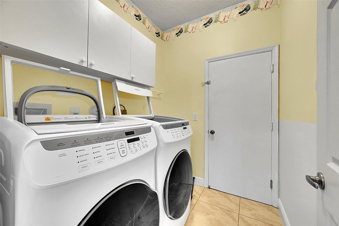 WYNDHAM LAKES/MAYFAIR - Residential