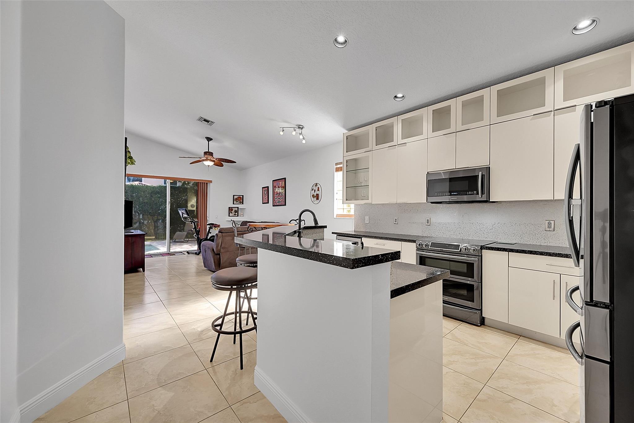 WYNDHAM LAKES/MAYFAIR - Residential