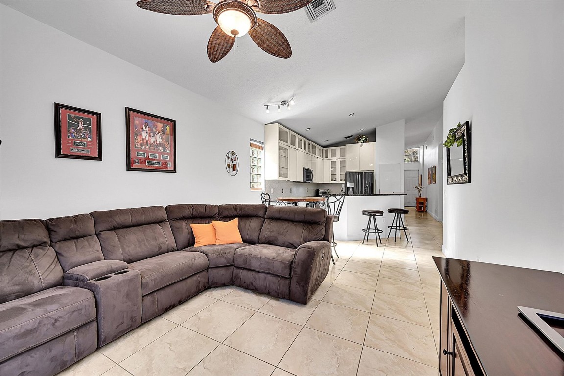 WYNDHAM LAKES/MAYFAIR - Residential