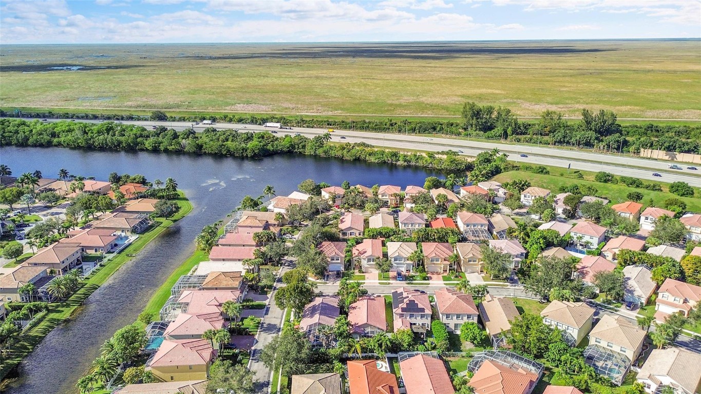 WYNDHAM LAKES/MAYFAIR - Residential