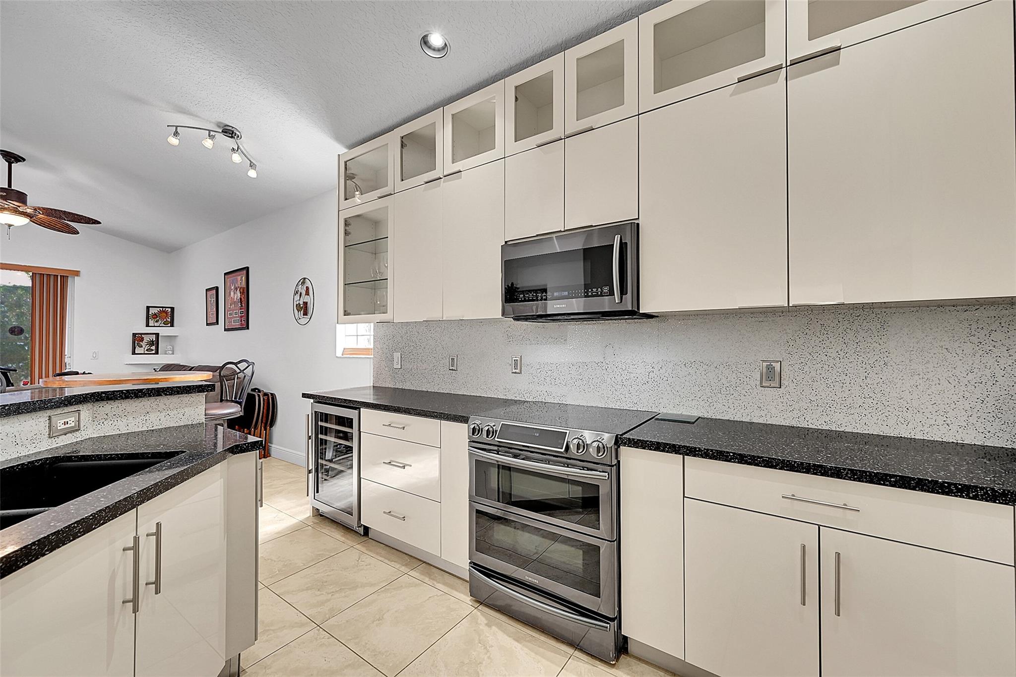 WYNDHAM LAKES/MAYFAIR - Residential