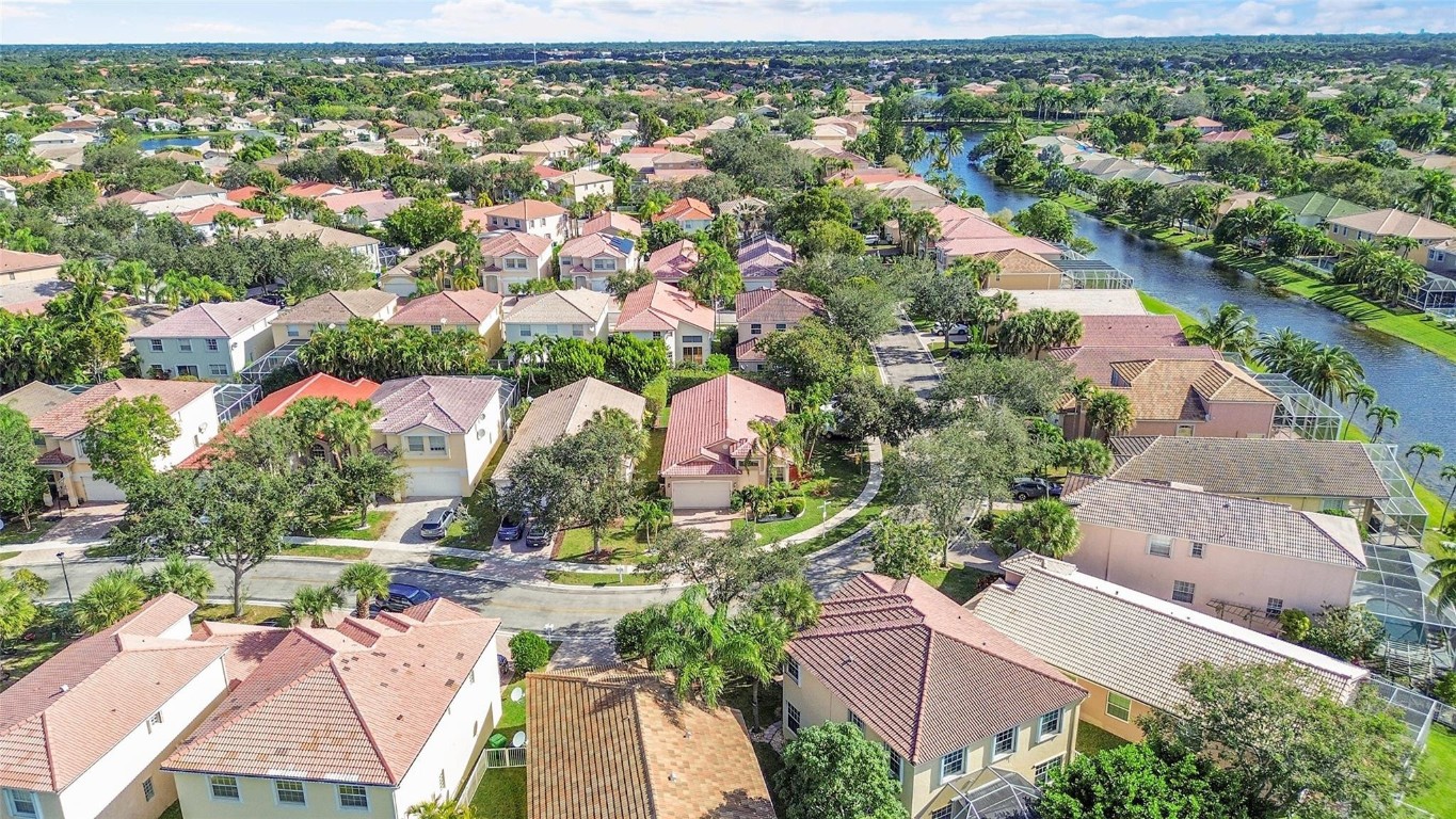 WYNDHAM LAKES/MAYFAIR - Residential