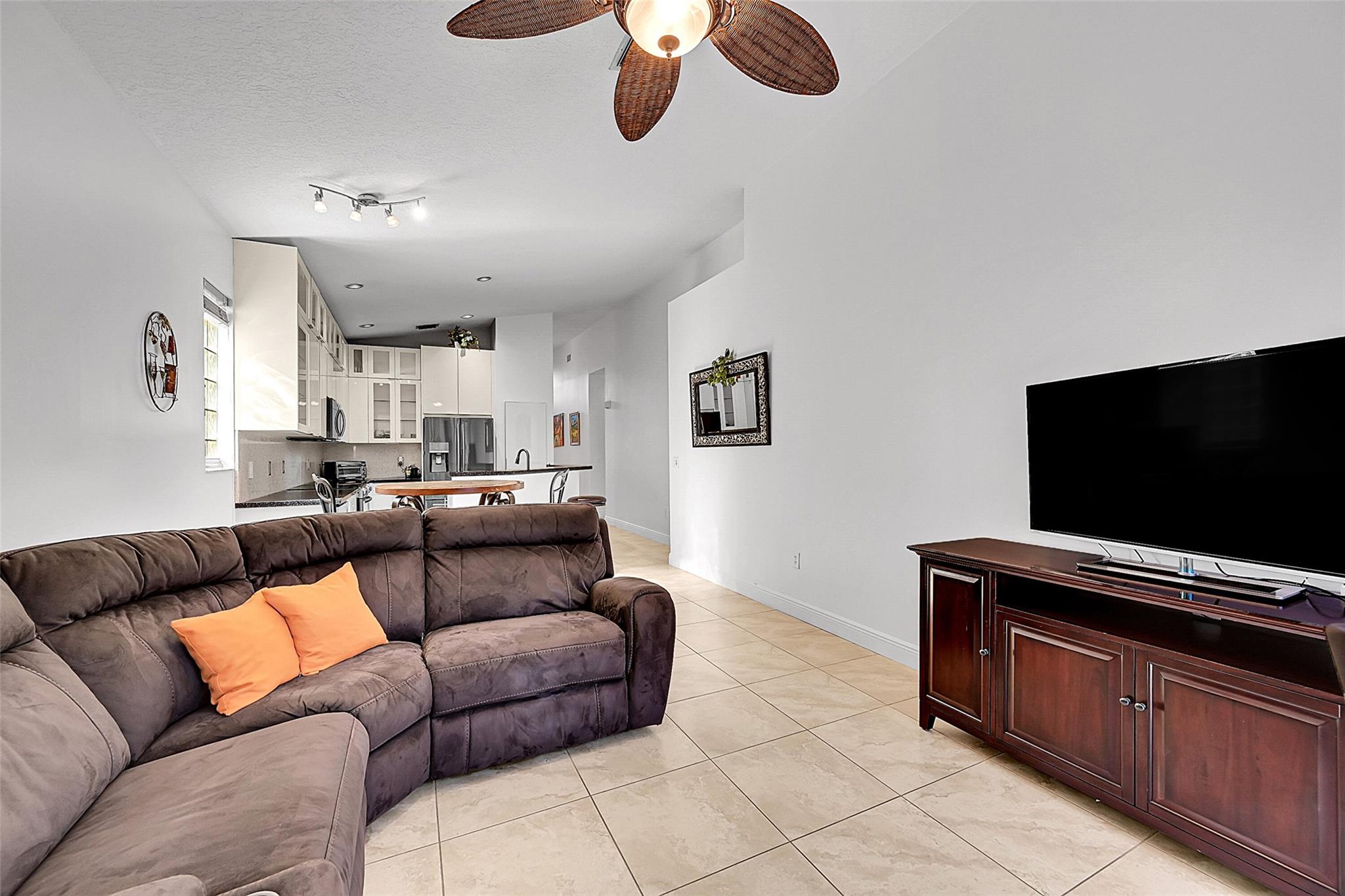 WYNDHAM LAKES/MAYFAIR - Residential