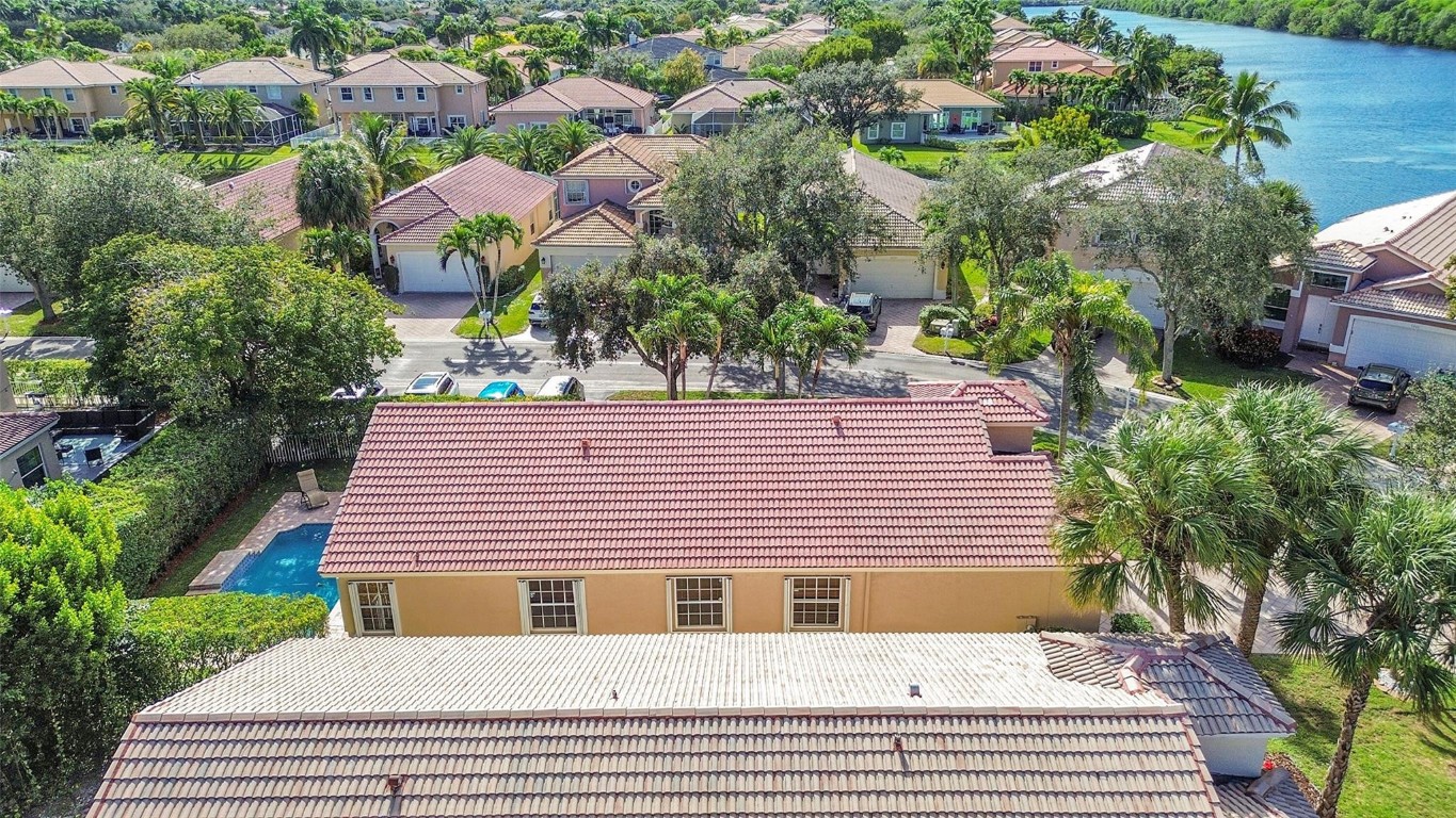 WYNDHAM LAKES/MAYFAIR - Residential