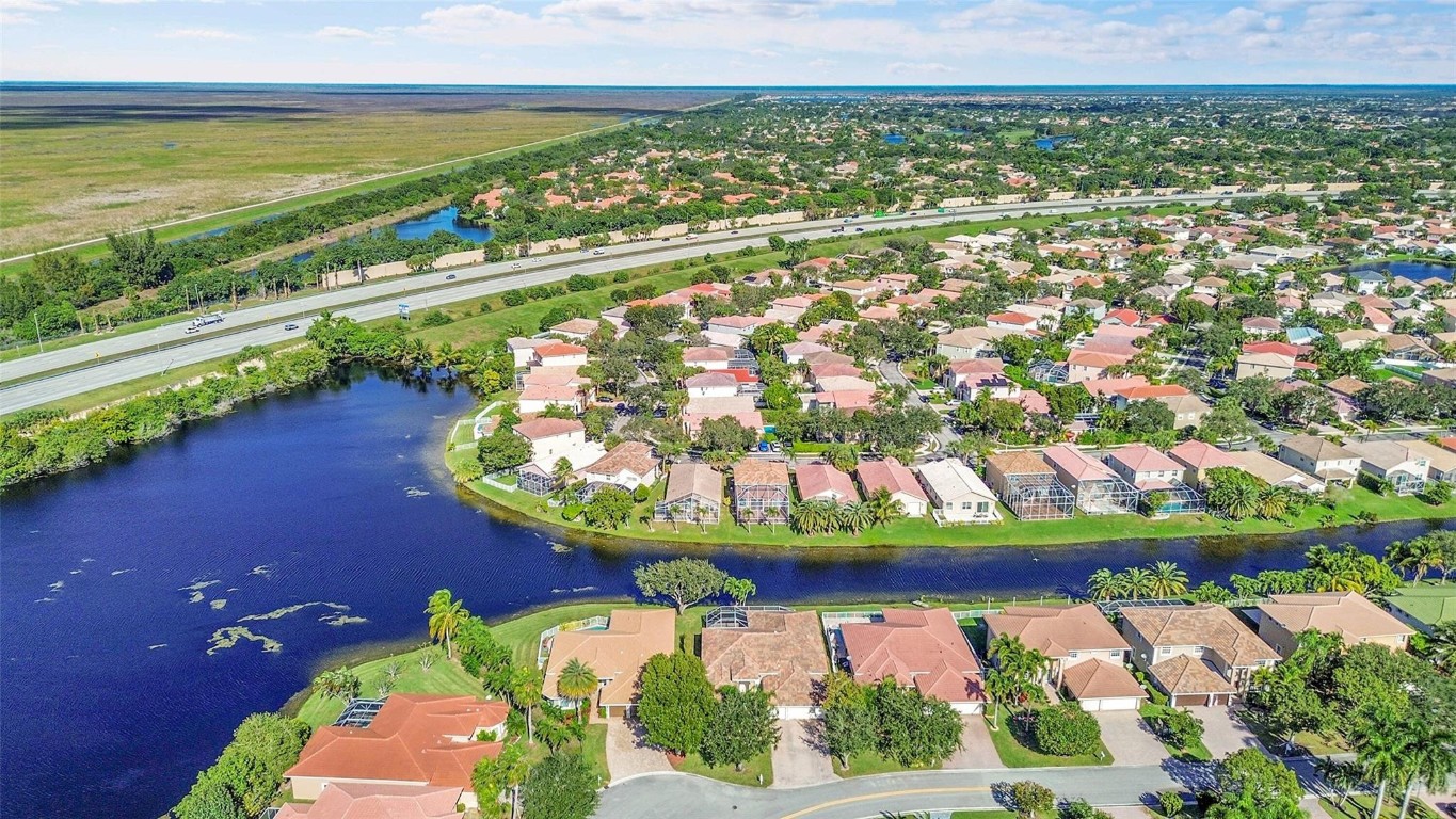 WYNDHAM LAKES/MAYFAIR - Residential