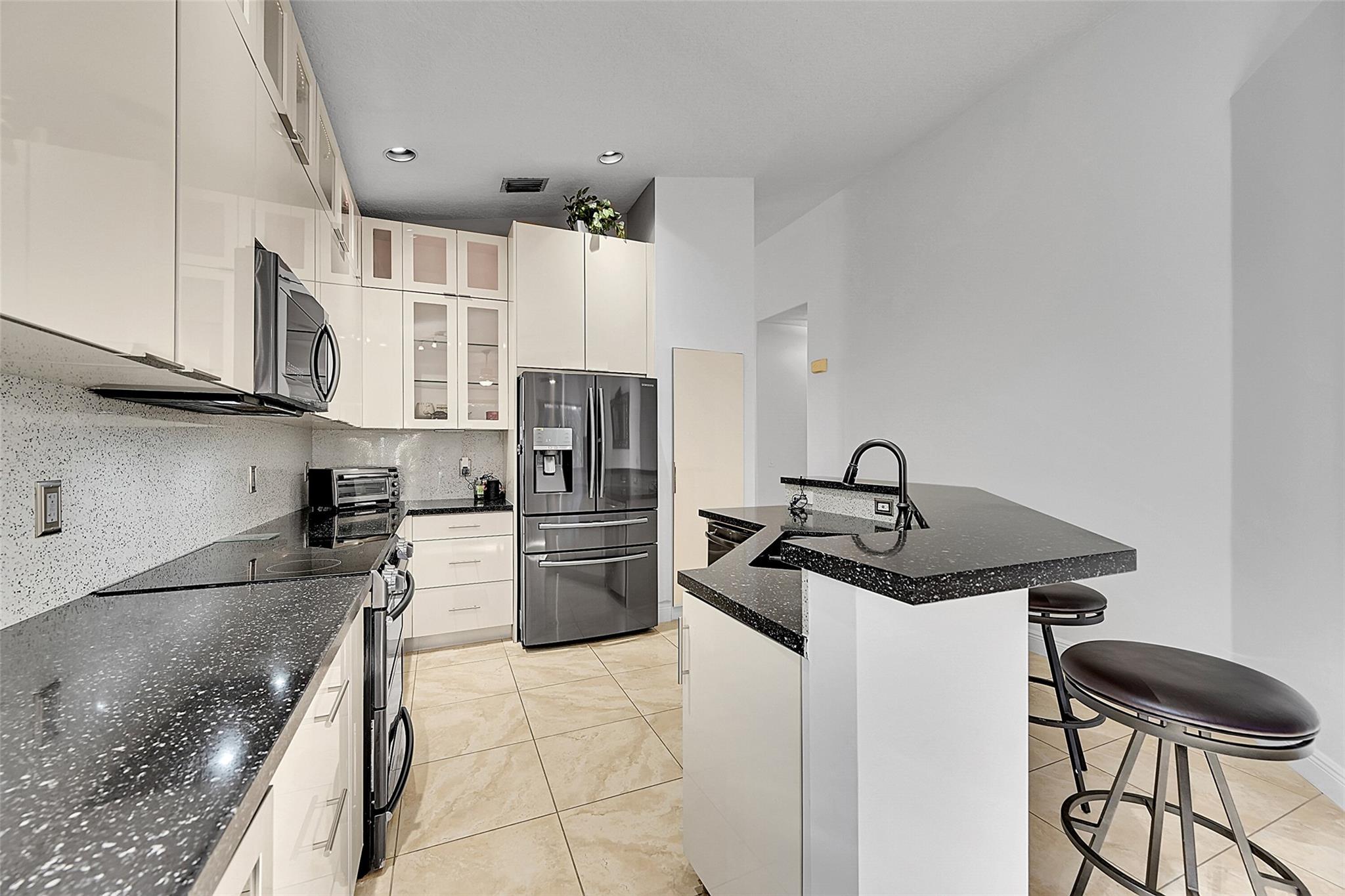 WYNDHAM LAKES/MAYFAIR - Residential