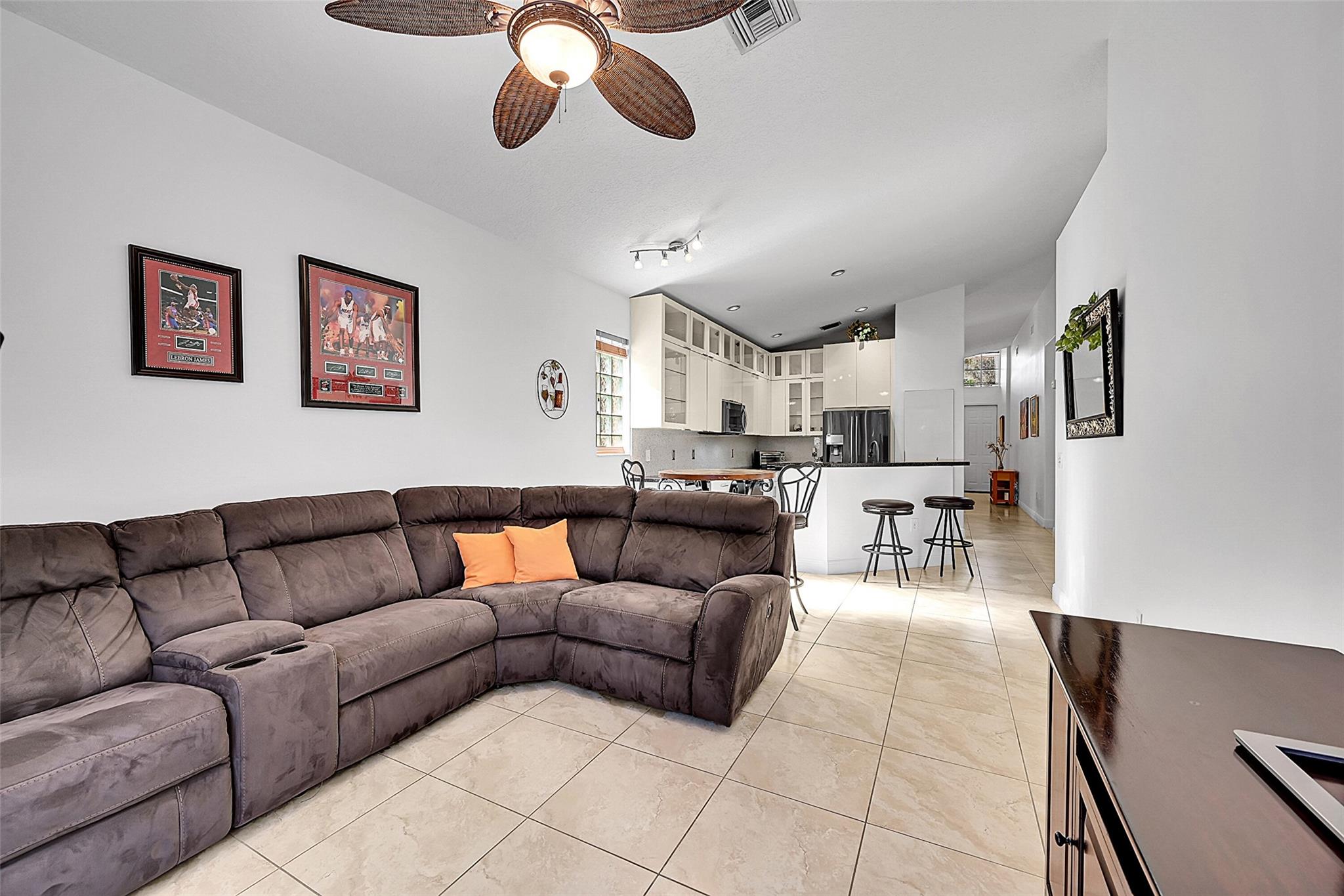 WYNDHAM LAKES/MAYFAIR - Residential