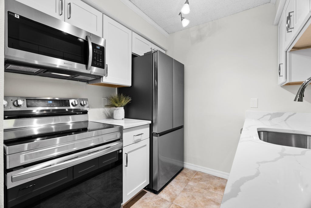 Photo of 6501 Chasewood Drive #18d, Jupiter, FL 33458 (MLS # R11112509)