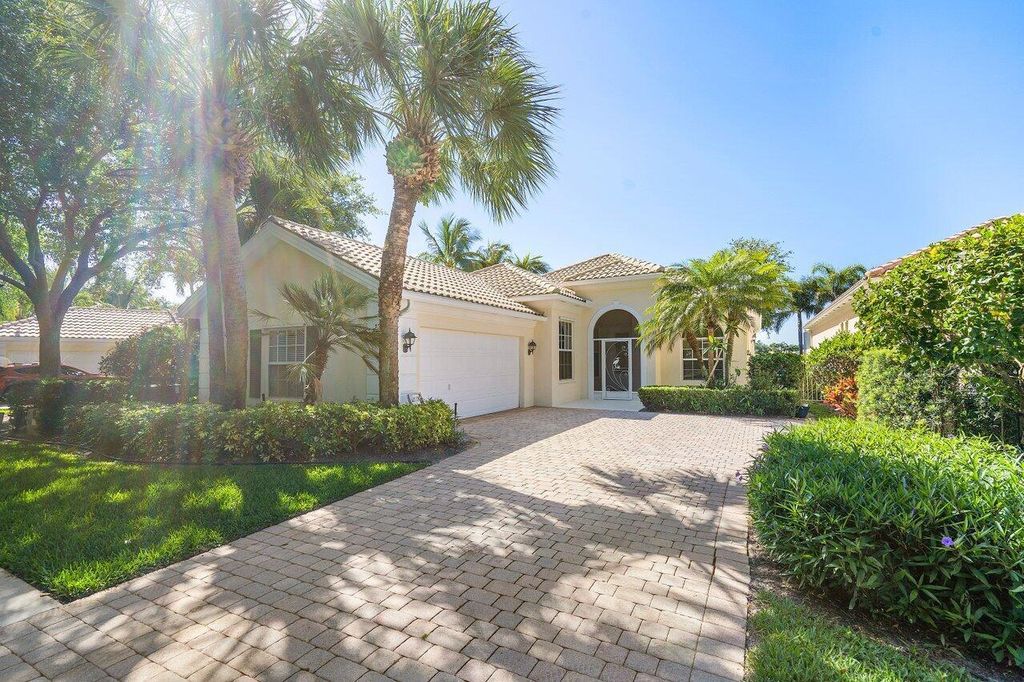 Photo of 136 Euphrates Circle, Palm Beach Gardens, FL 33410 (MLS # R10978651)