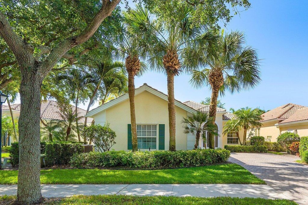 Photo of 136 Euphrates Circle, Palm Beach Gardens, FL 33410 (MLS # R10978651)