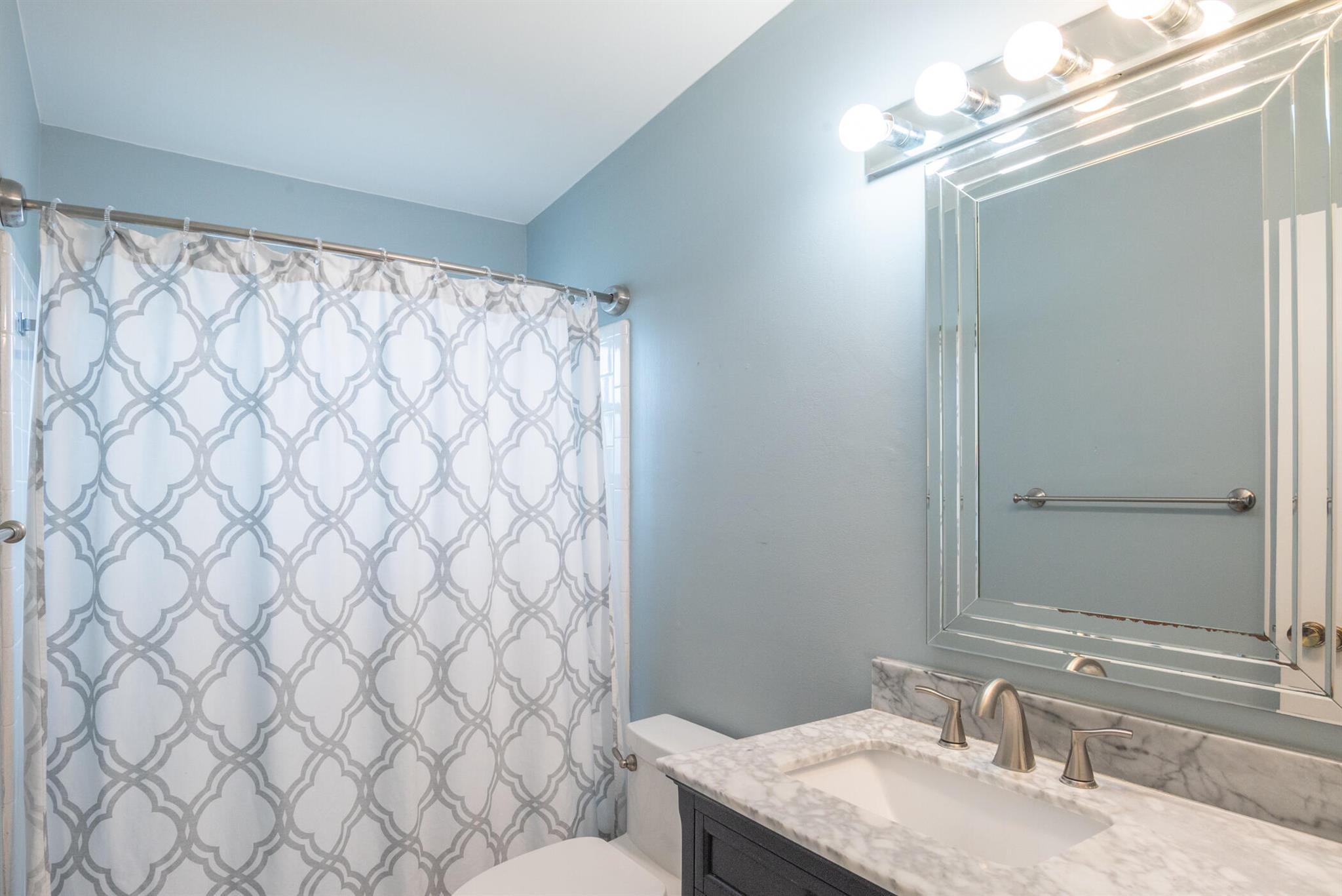 BAHAMA HEIGHTS - Residential