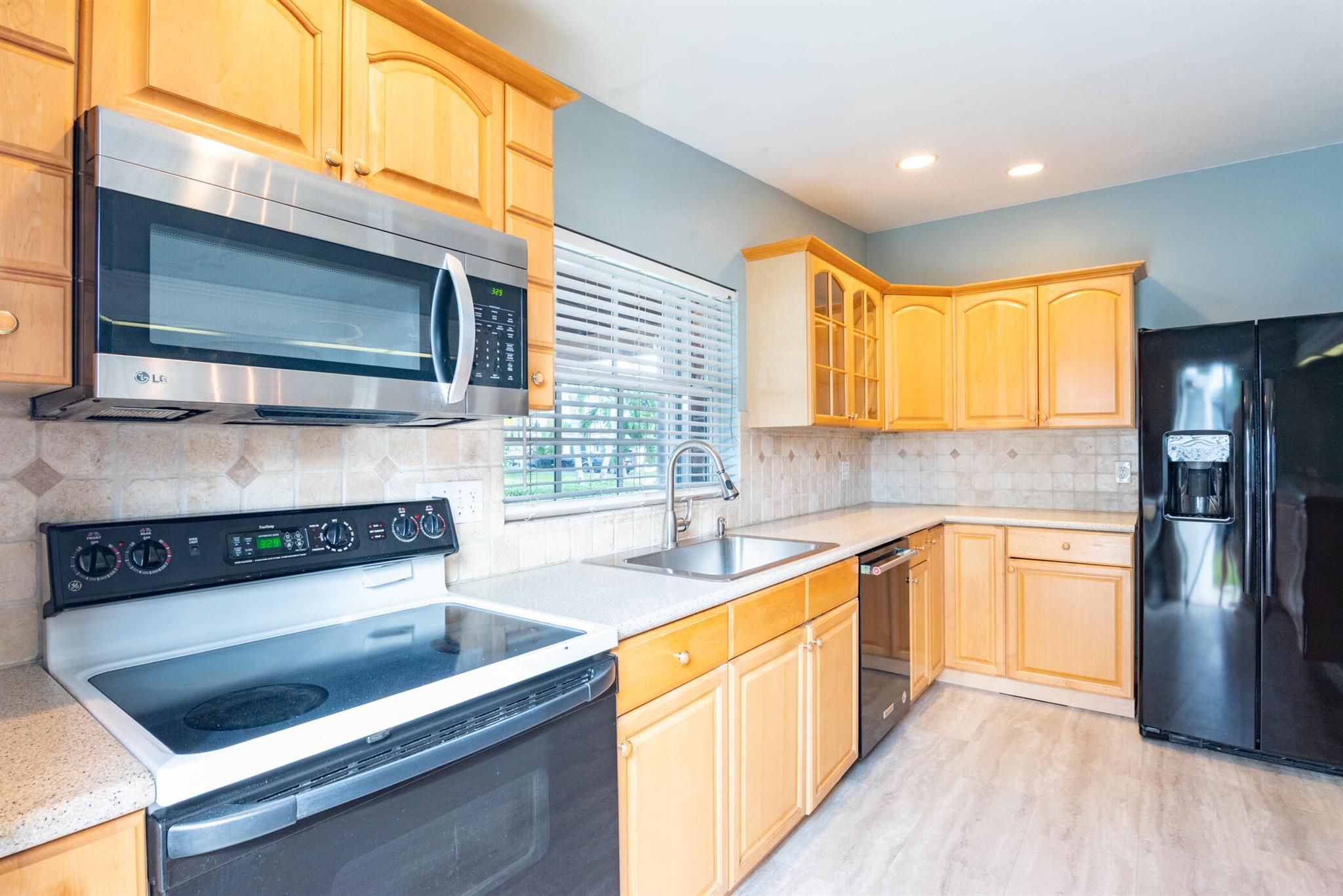 BAHAMA HEIGHTS - Residential