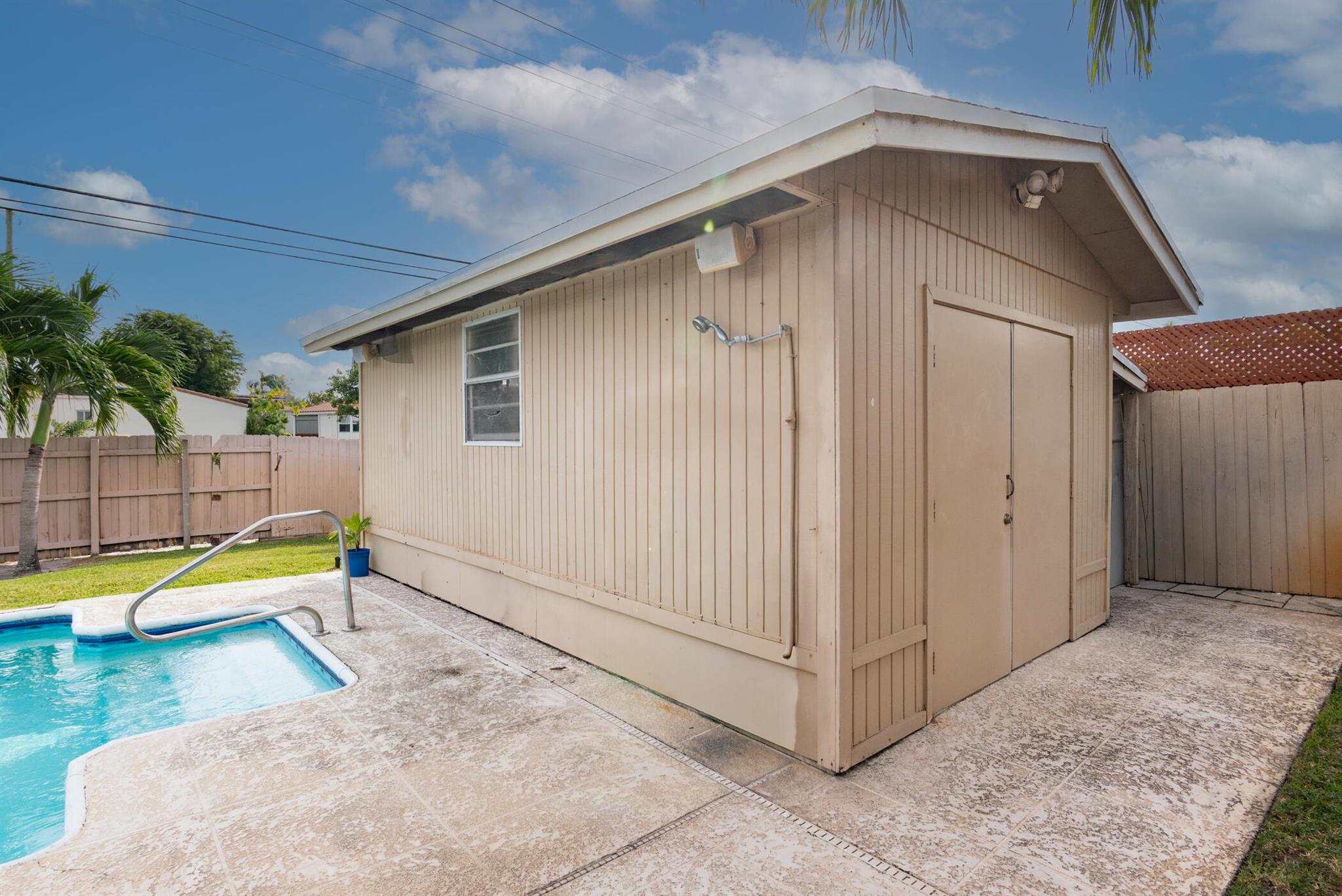 BAHAMA HEIGHTS - Residential