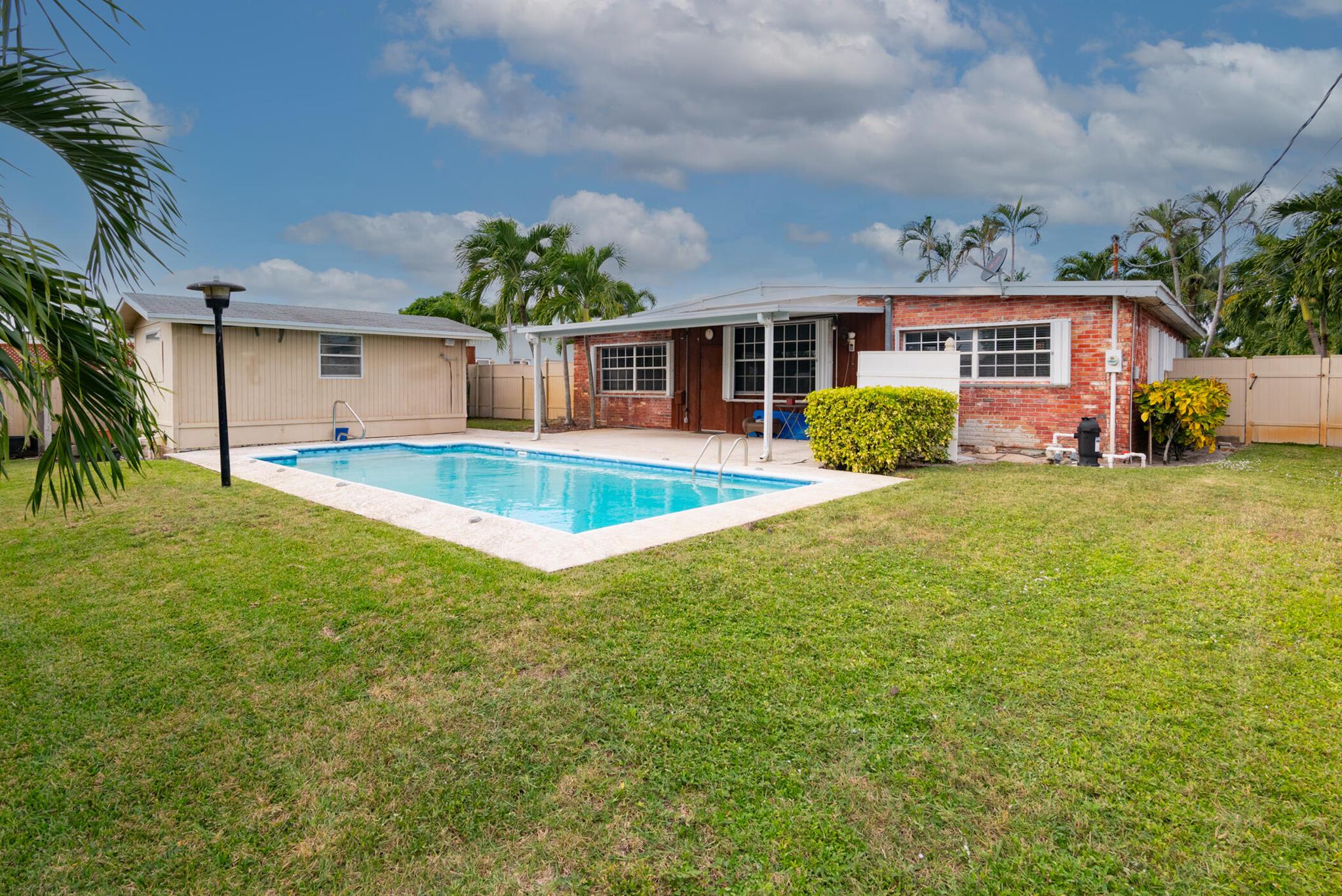 BAHAMA HEIGHTS - Residential