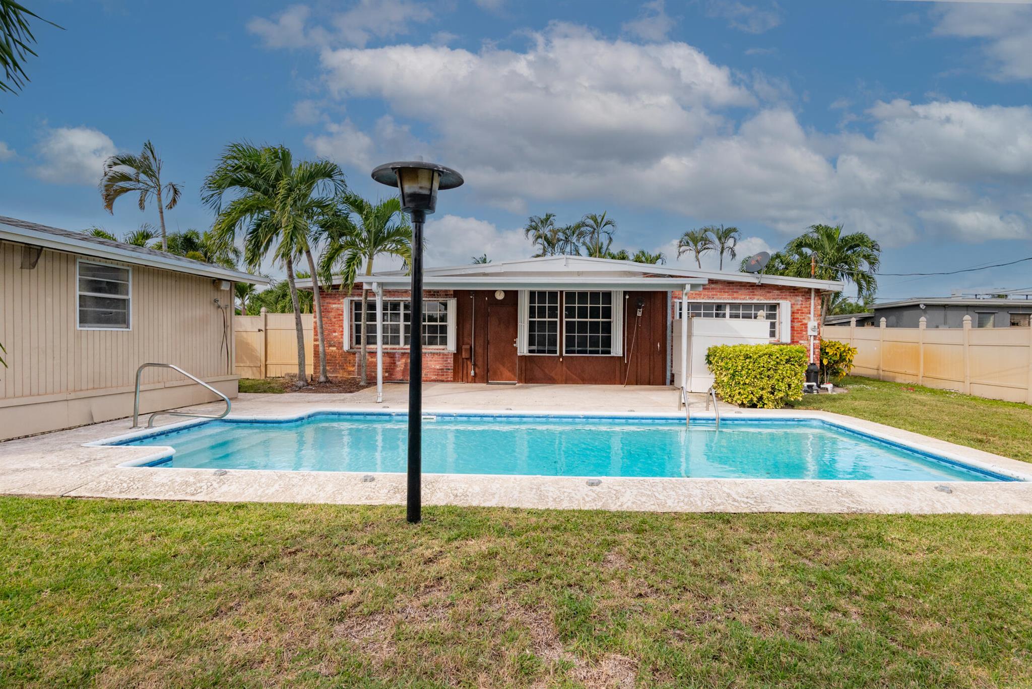 BAHAMA HEIGHTS - Residential