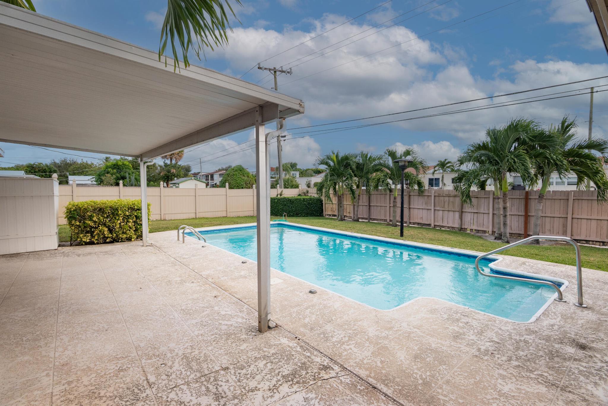 BAHAMA HEIGHTS - Residential