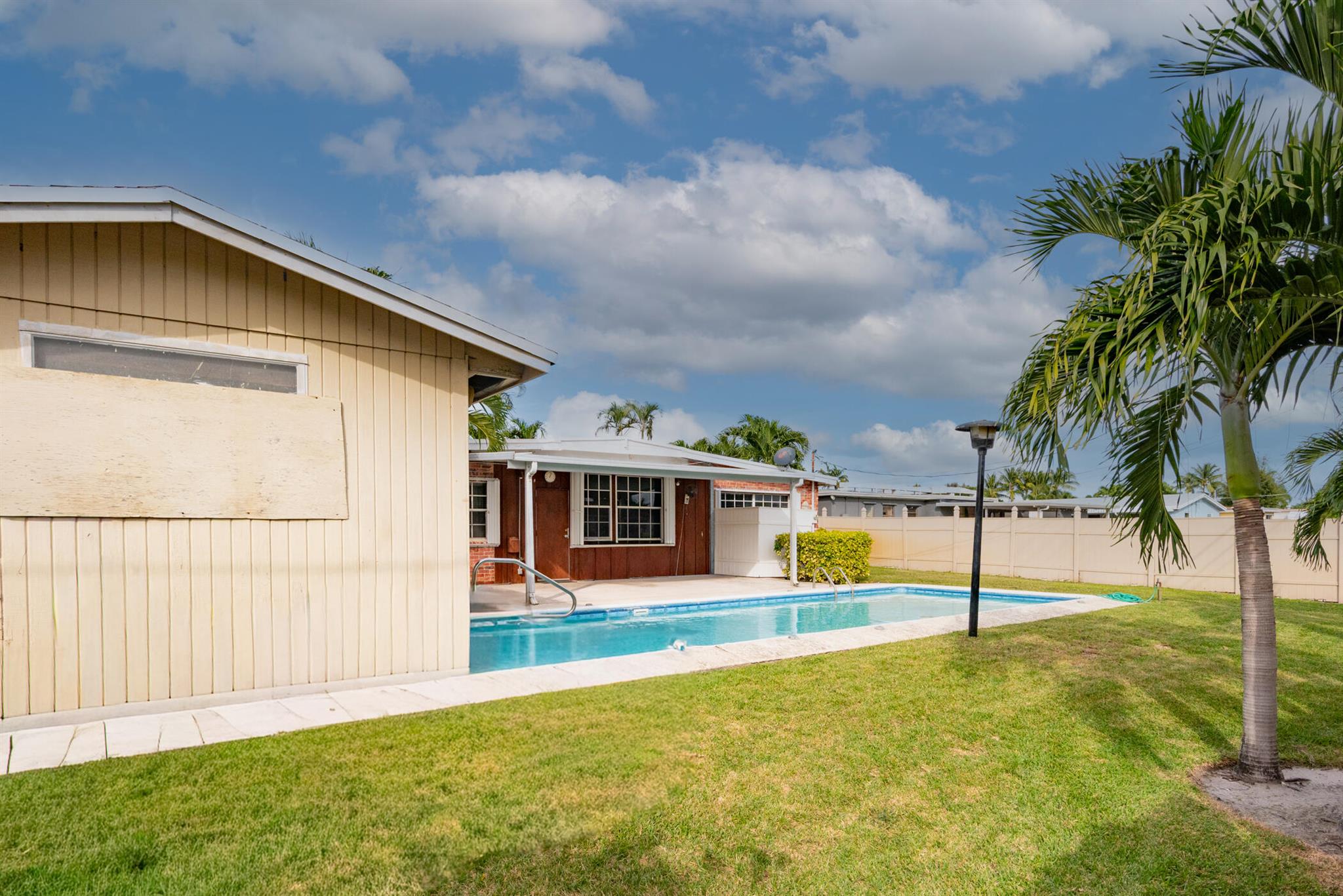 BAHAMA HEIGHTS - Residential