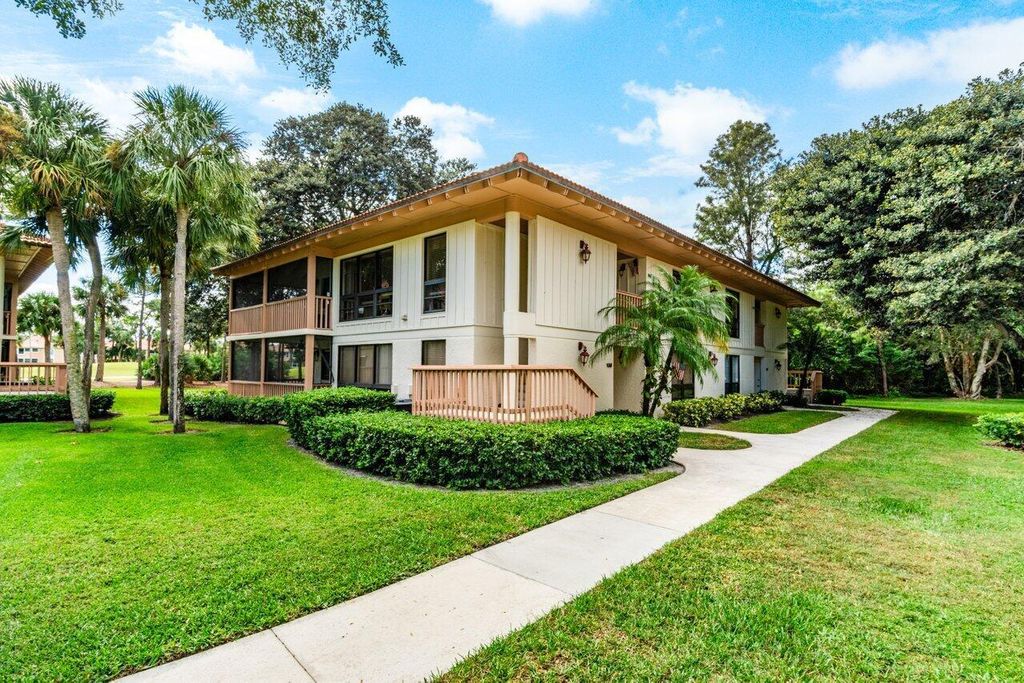 Photo of 138 Brackenwood Road, Palm Beach Gardens, FL 33418 (MLS # R11039028)