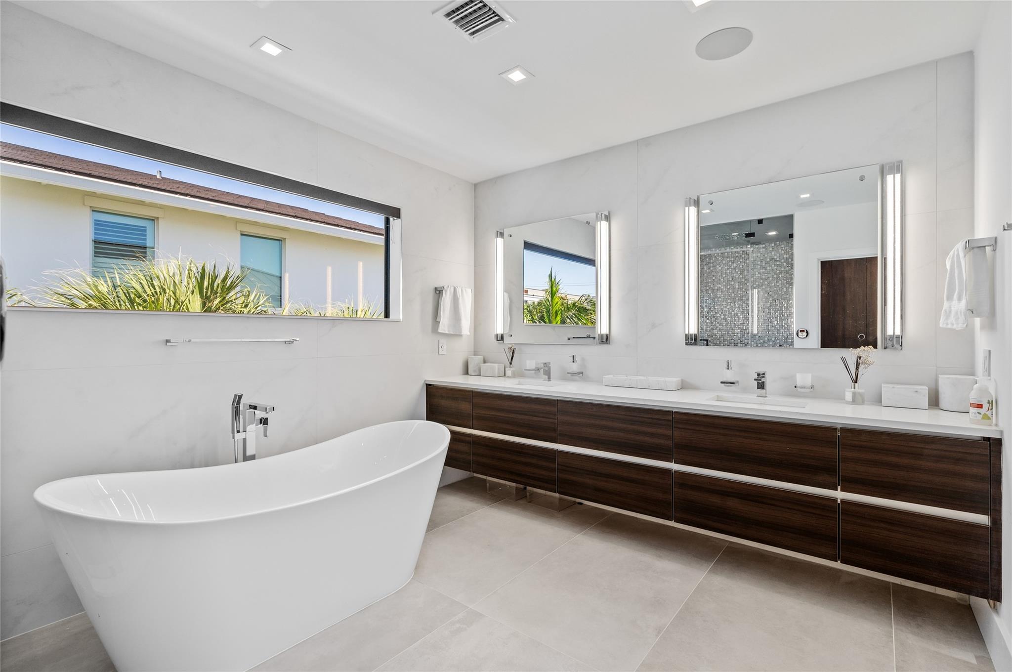 RIO VISTA ISLES - Residential