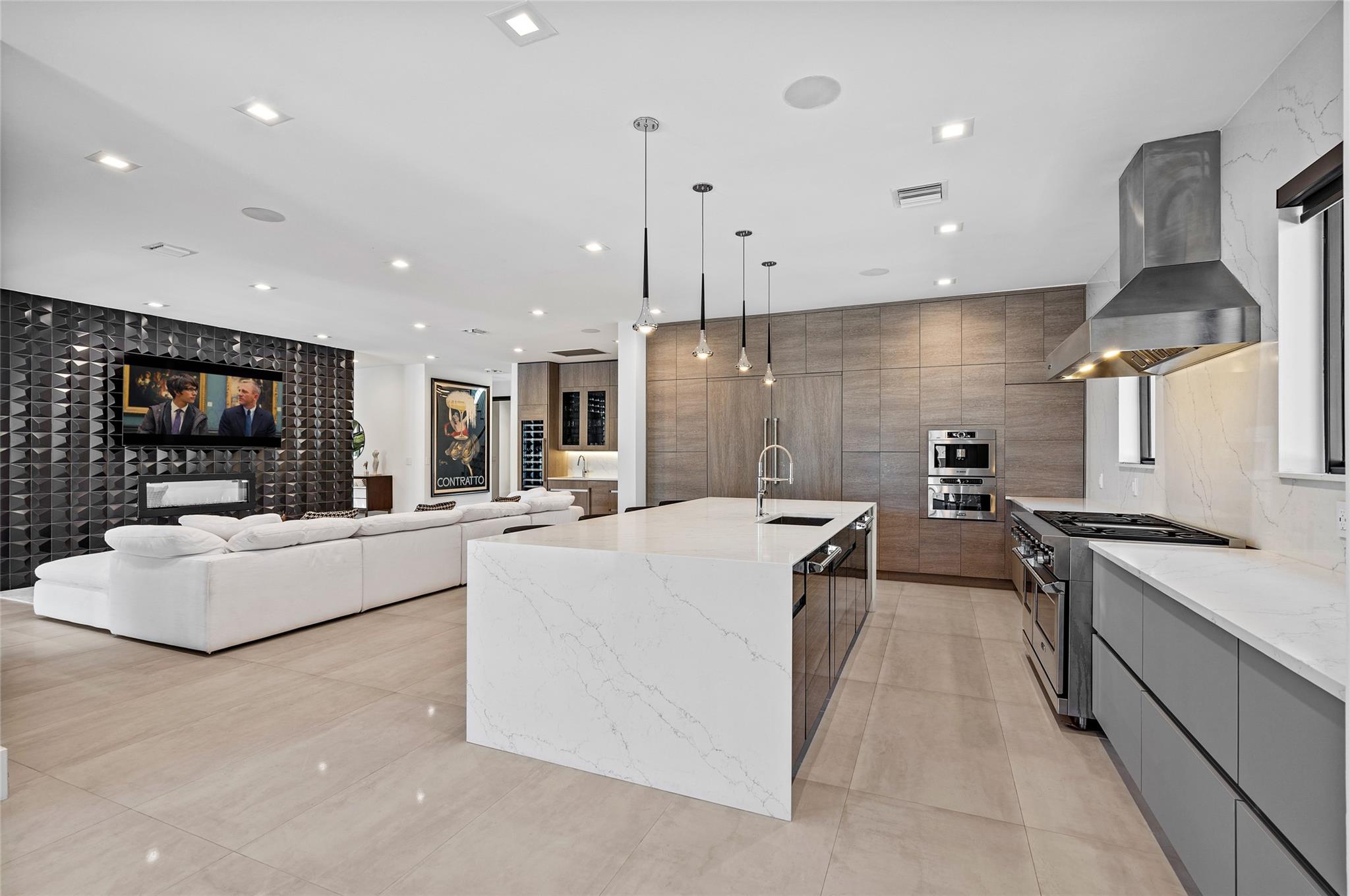 RIO VISTA ISLES - Residential